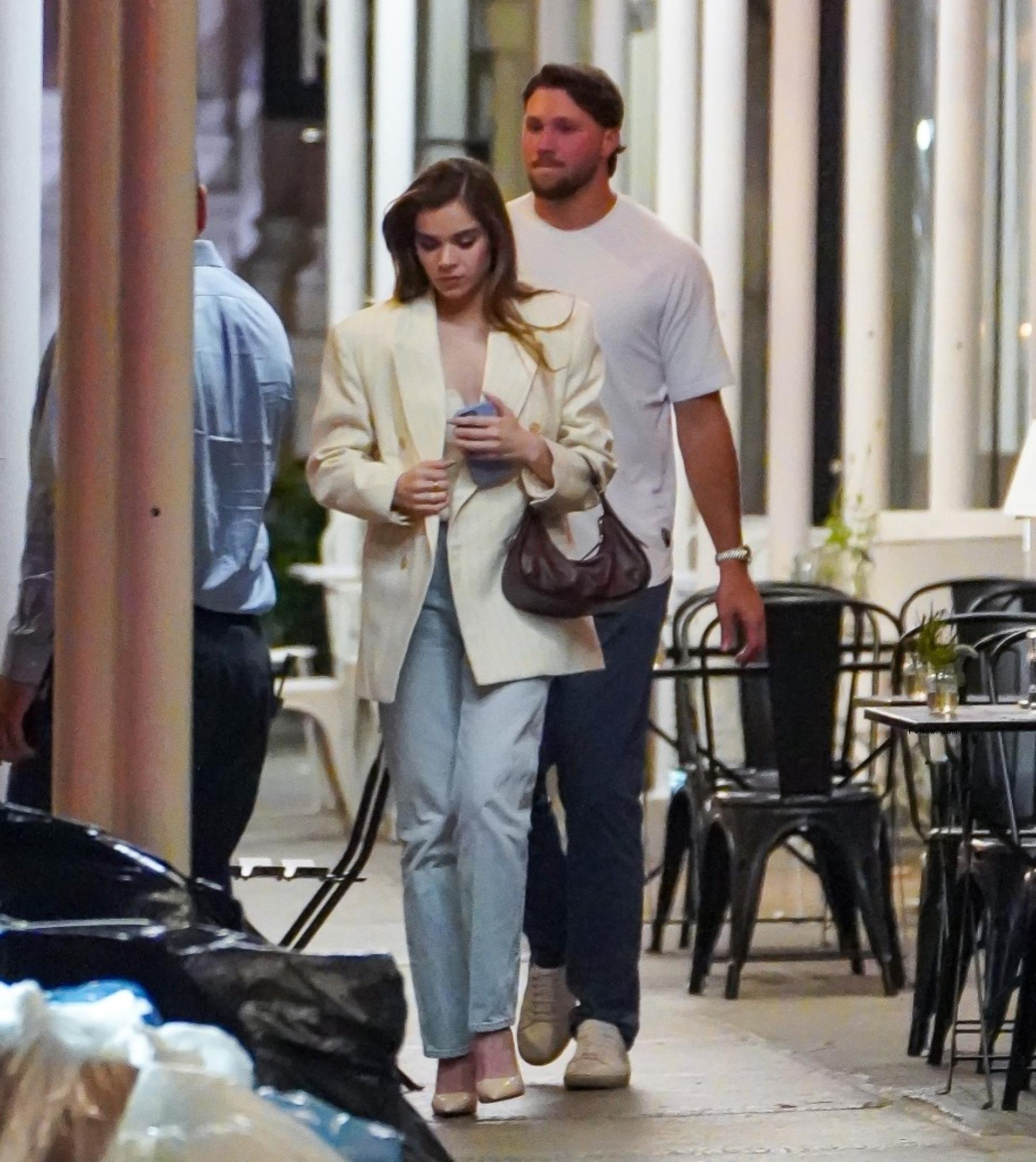 hailee steinfeld and josh allen