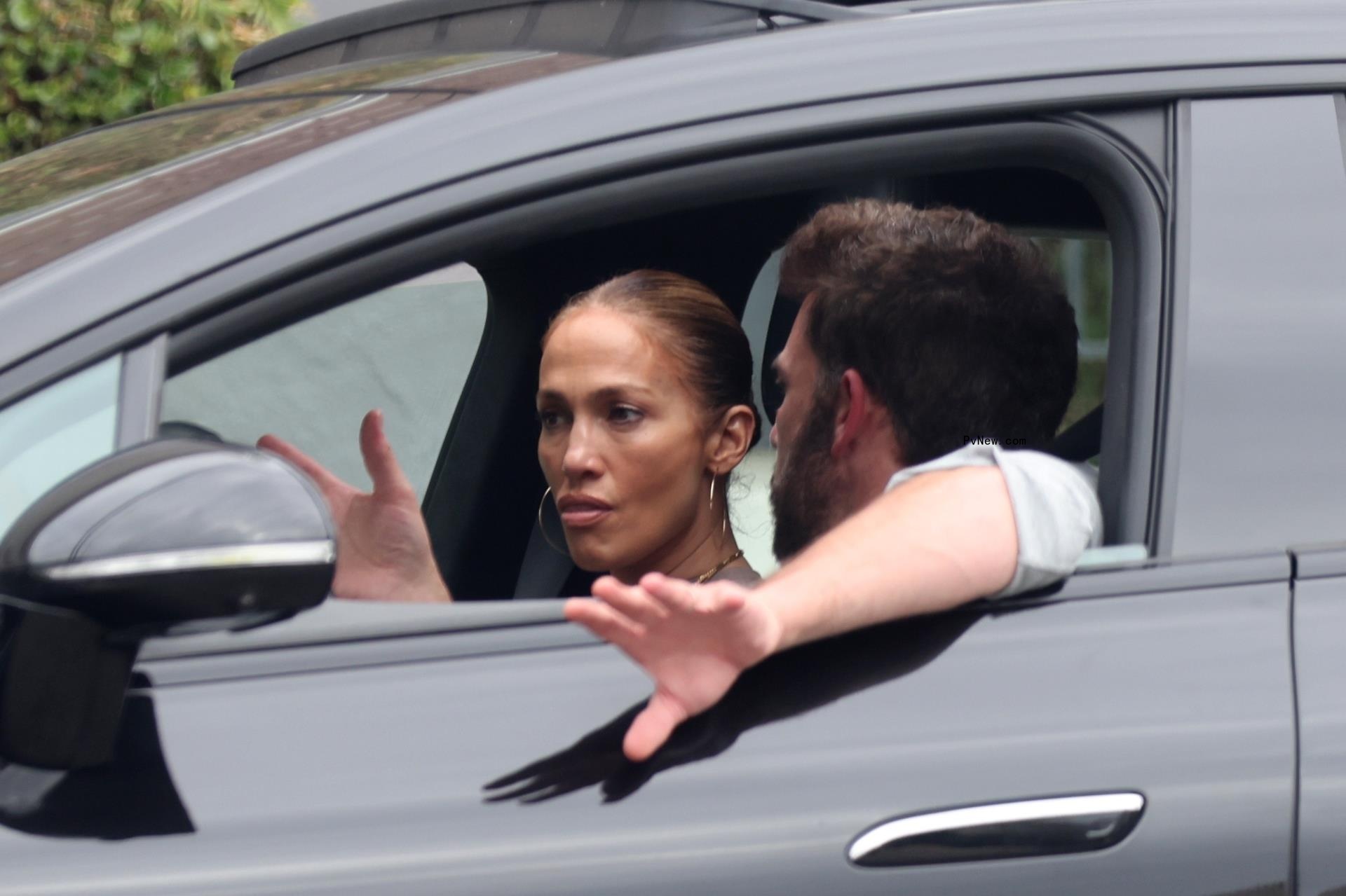 Lopez and Affleck in vehicle together.