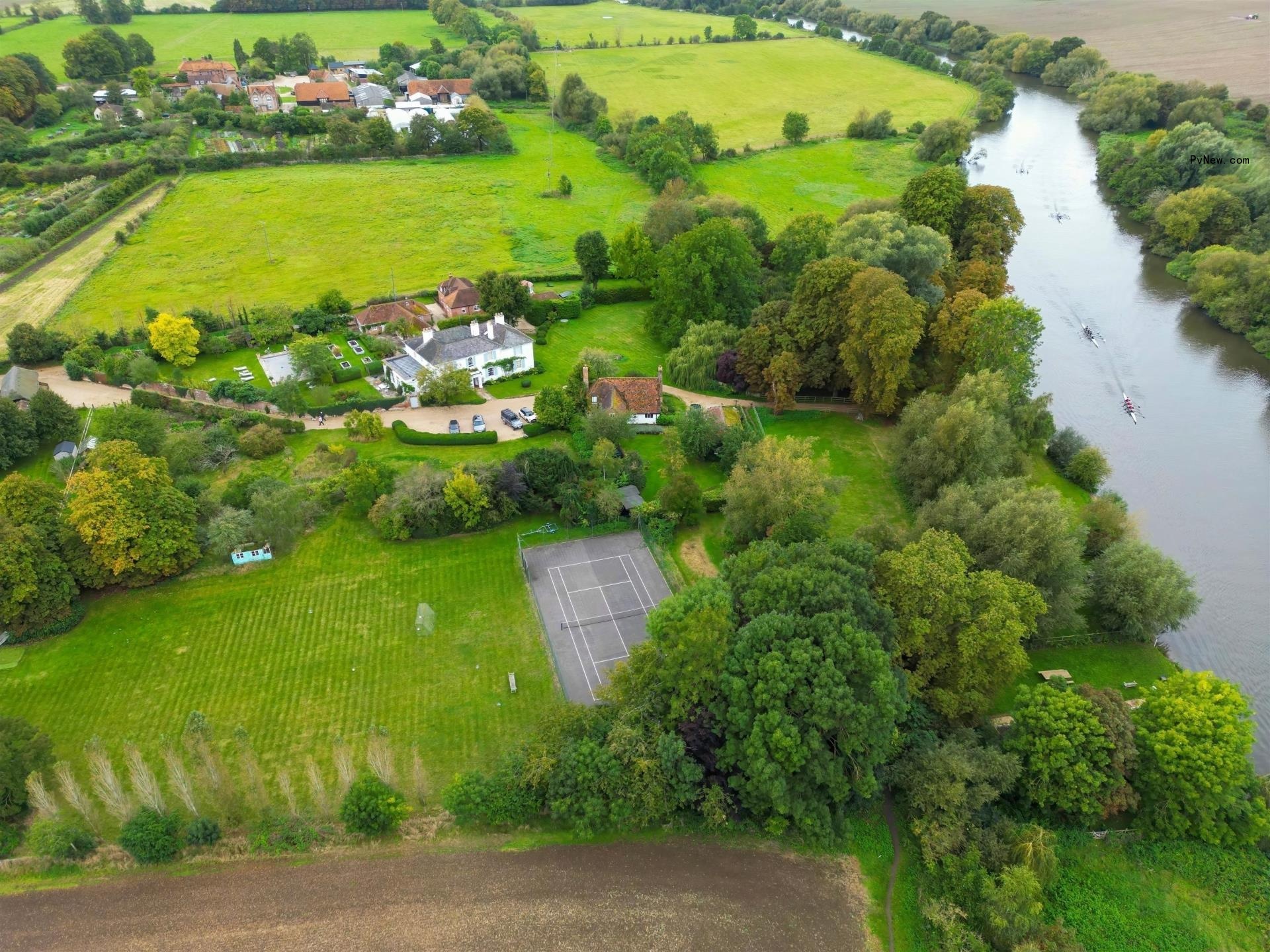 The house Joe Jo<i></i>nas and Sophie Turner planned to buy in the UK.