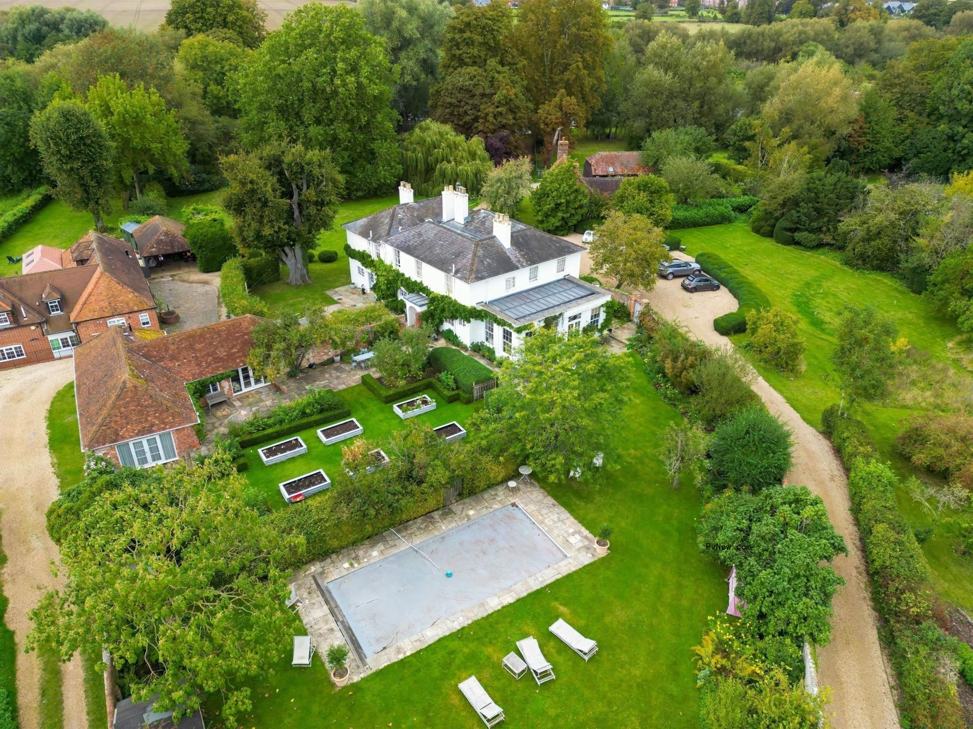 The house Joe Jo<i></i>nas and Sophie Turner planned to buy in the UK.