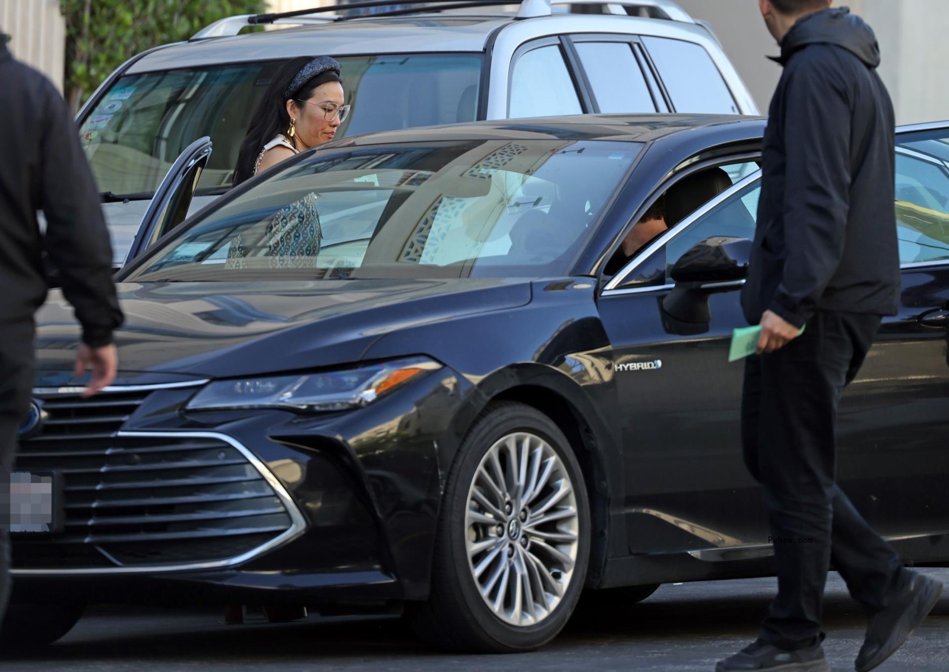 Ali Wong and Bill Hader get into car