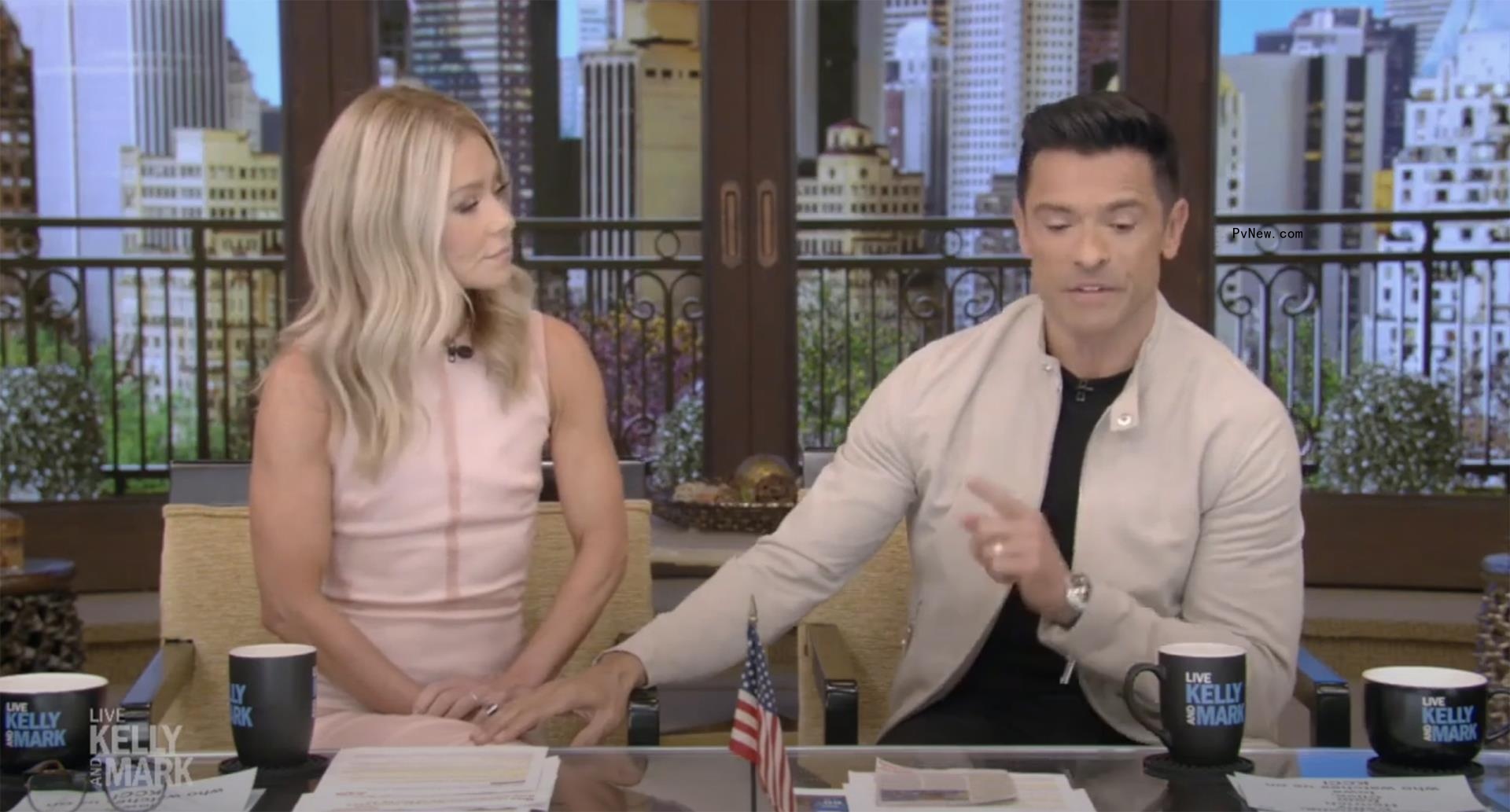 Mark Co<i></i>nsuelos and Kelly Ripa on set of 