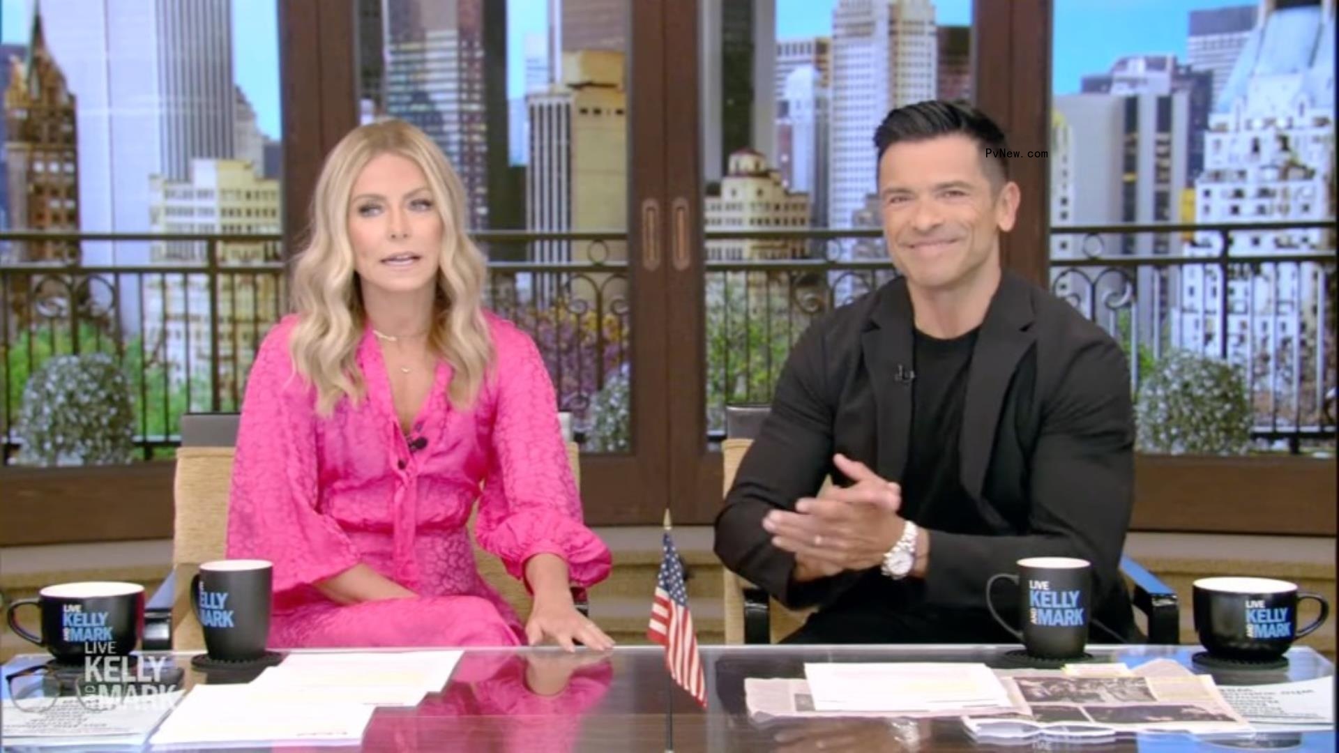 kelly ripa and mark co<i></i>nsuelos on 