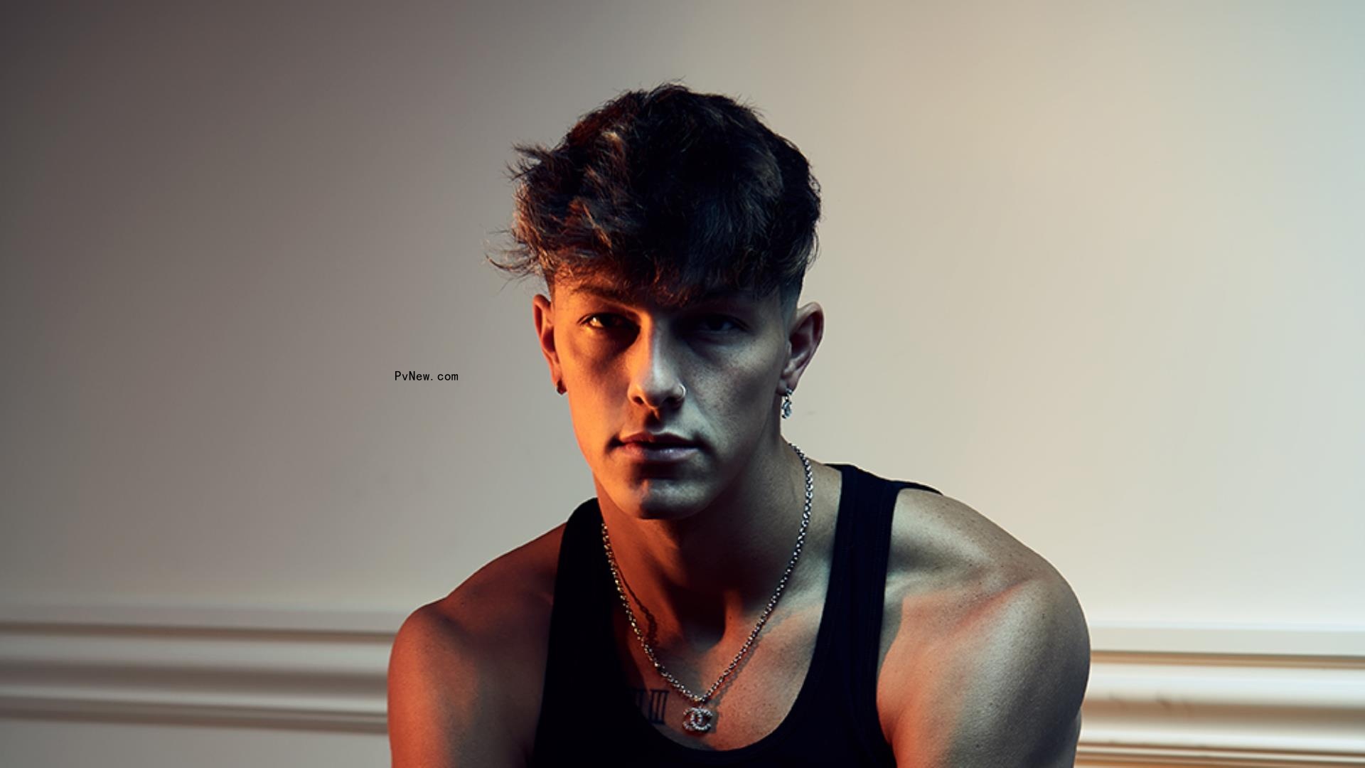 TikTok Star Tayler Holder Dro<i></i>ps Seductive Debut Single, ‘100 Rounds’