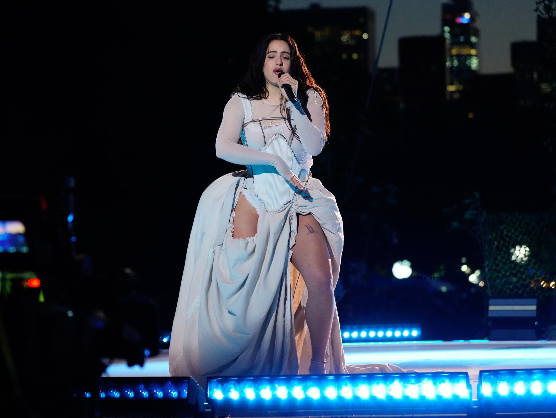 Mariah Carey Arrives Fashio<i></i>nably Late, Mickey Guyton Joins me<i></i>tallica and Rosalía Blushes Over Birthday Surprise at Global Citizen Festival
