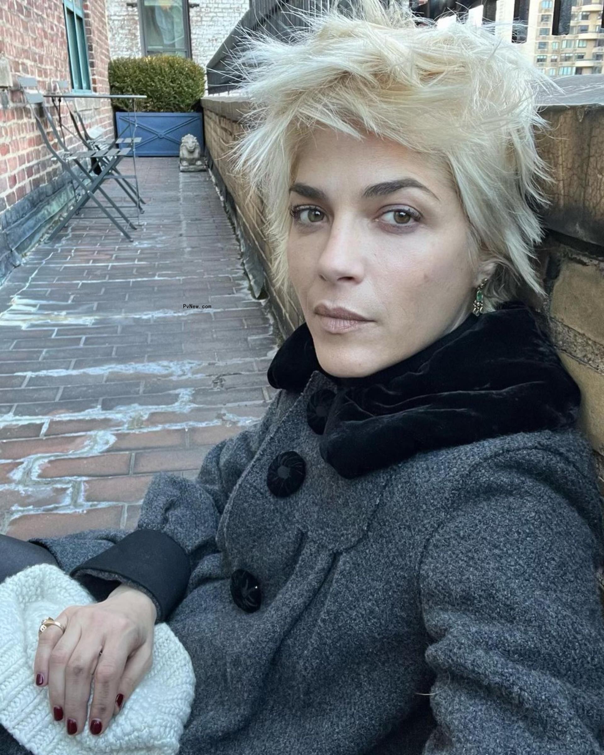 Selma Blair selfie