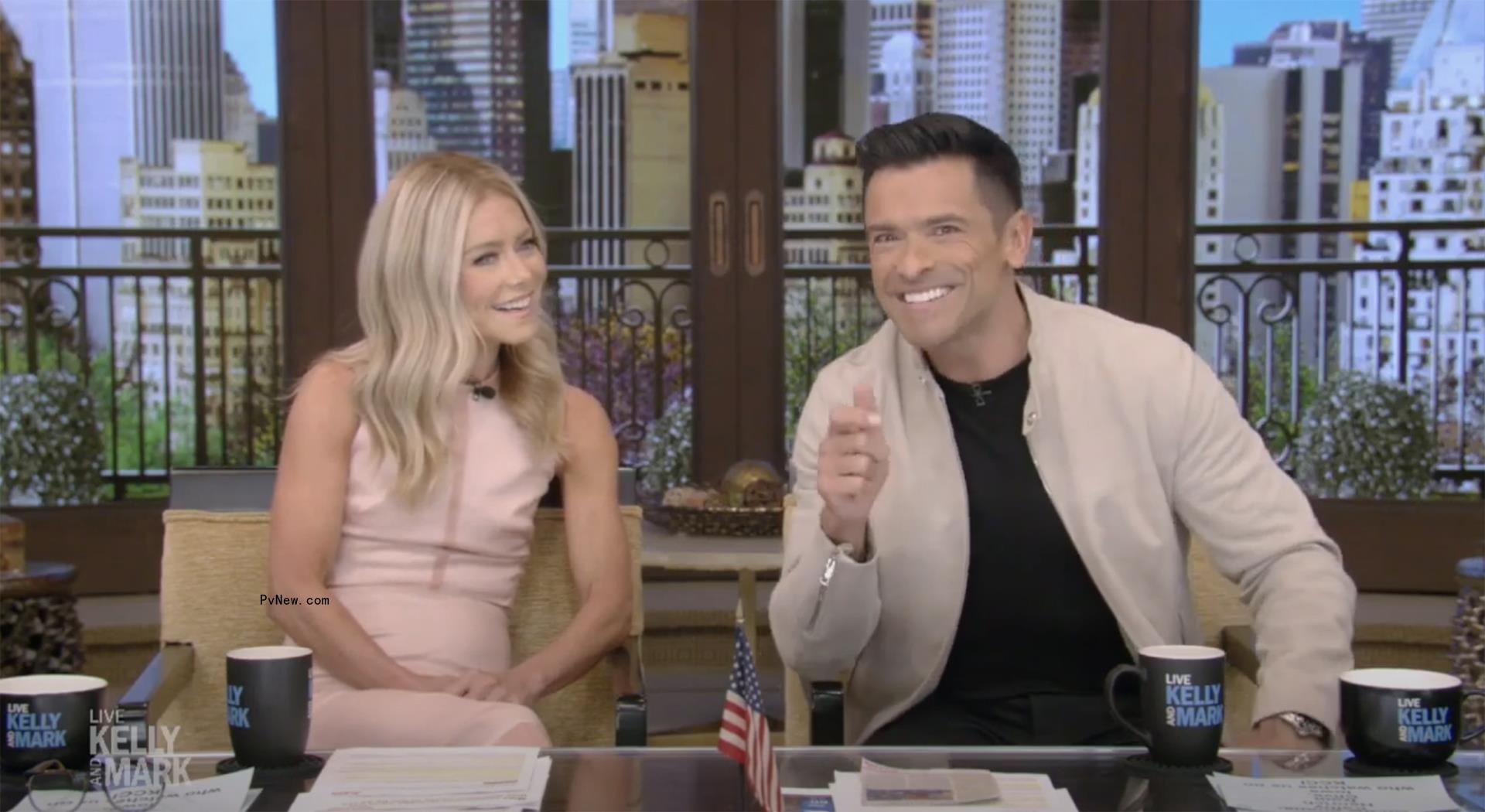 Mark Co<i></i>nsuelos and Kelly Ripa co-hosting