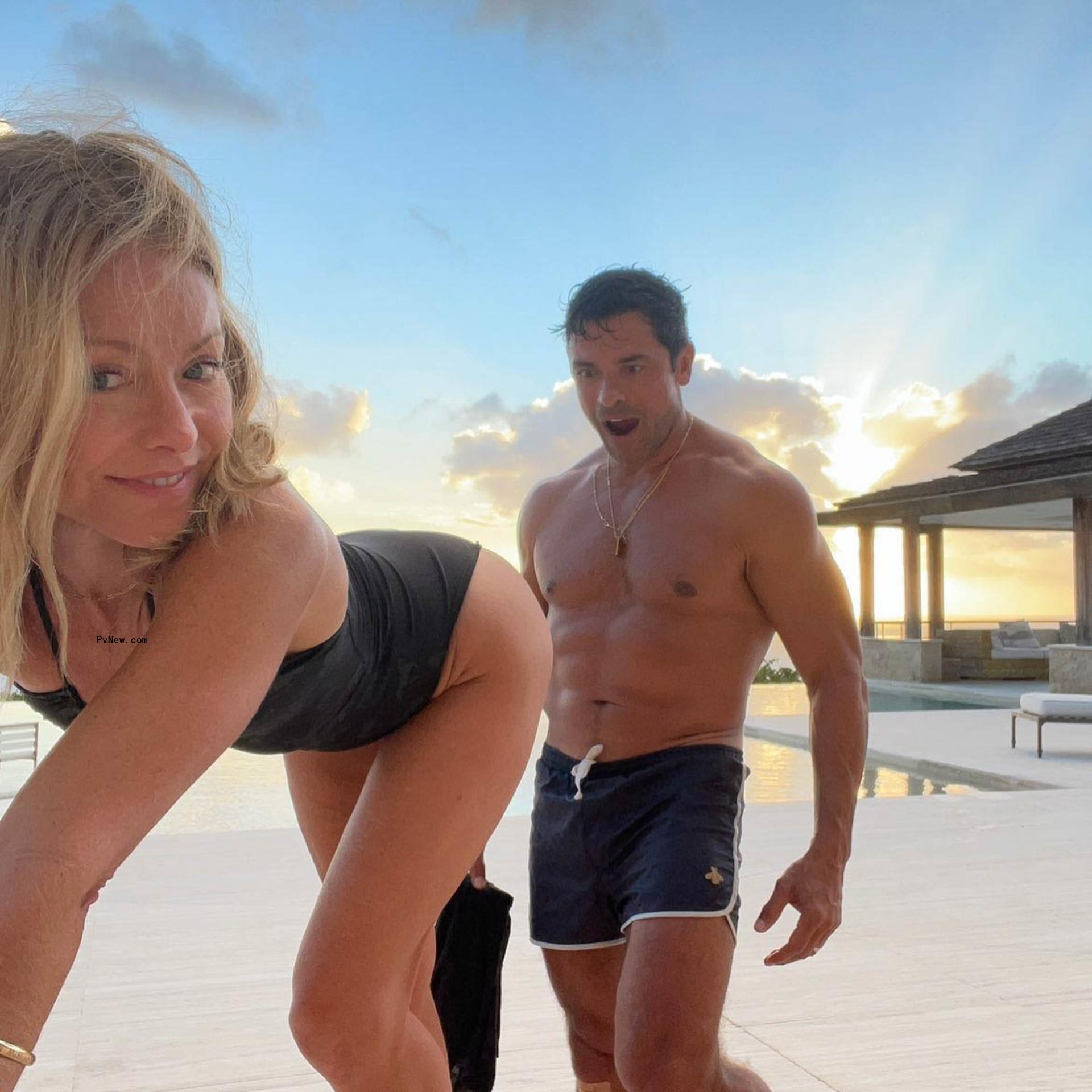 Kelly Ripa and Mark Co<i></i>nsuelos on the beach