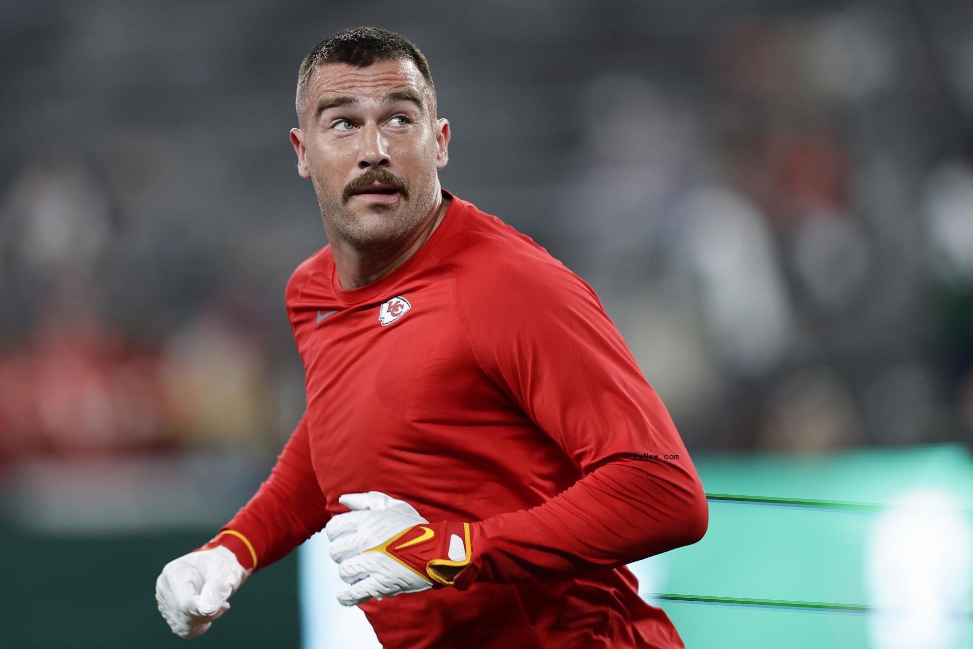 Travis Kelce playing football