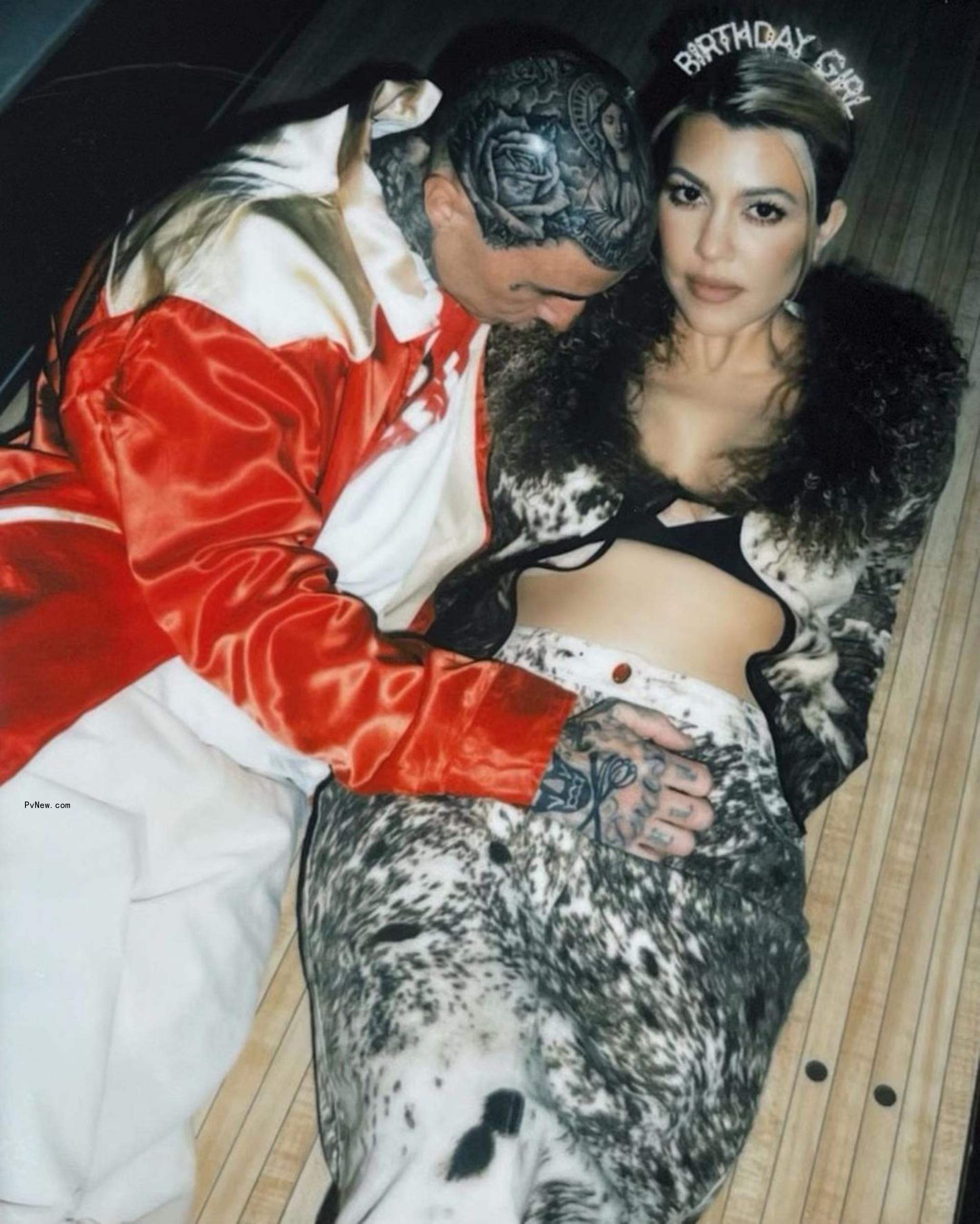 Kourtney kardashian and Travis Barker posing