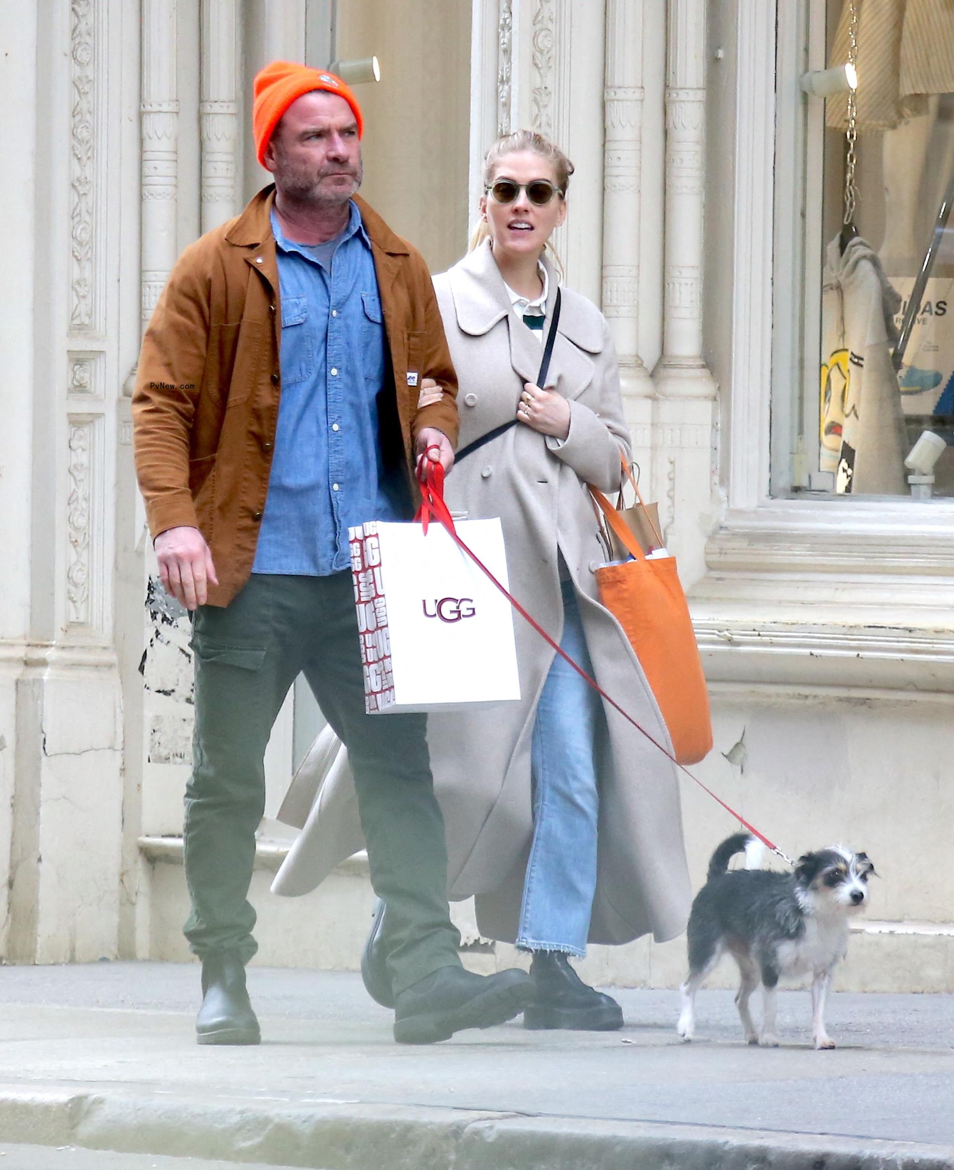 Liev Schreiber and Taylor Niesen walk dog