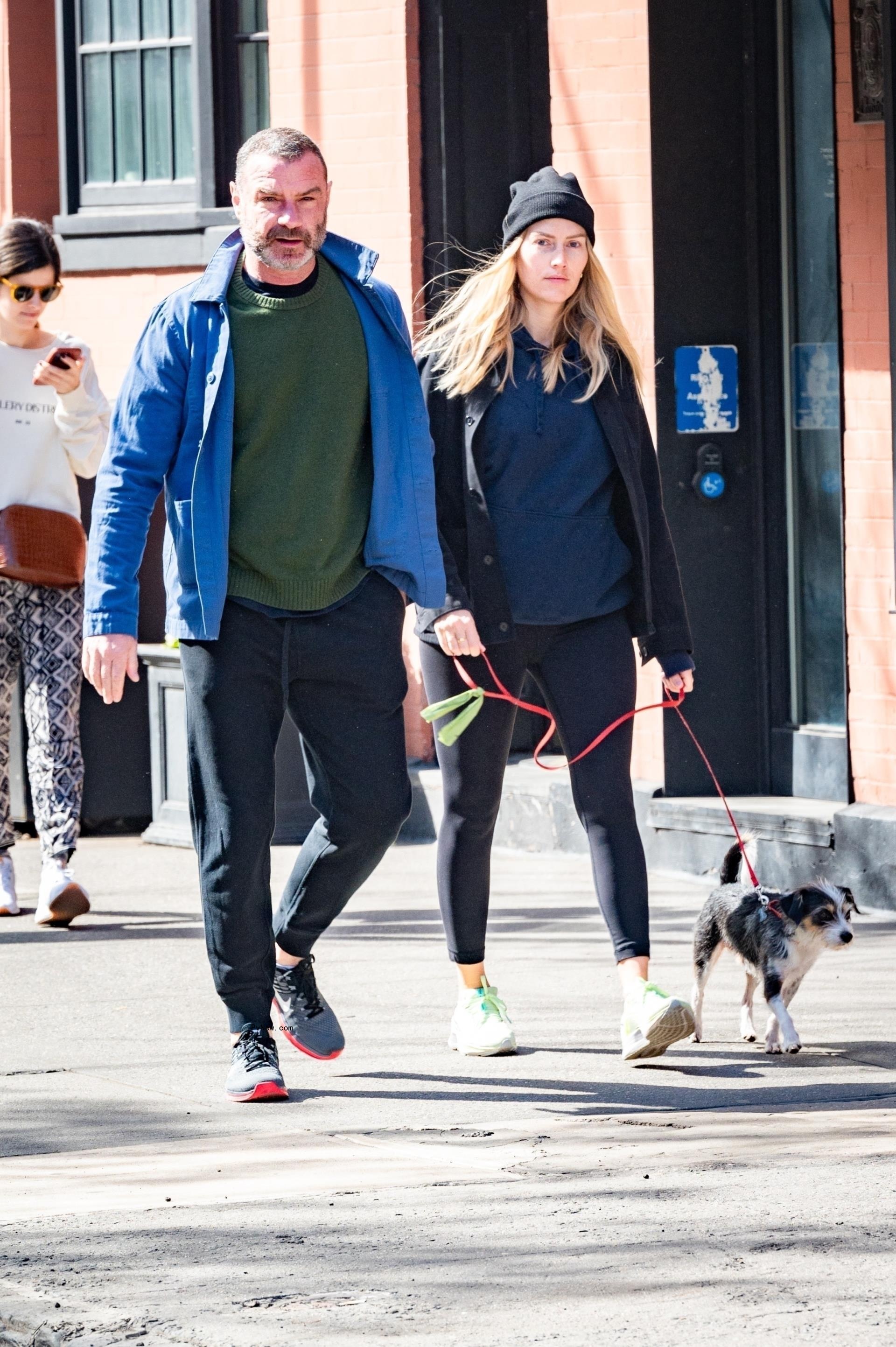 Liev Schreiber and Taylor Neisen walk dog