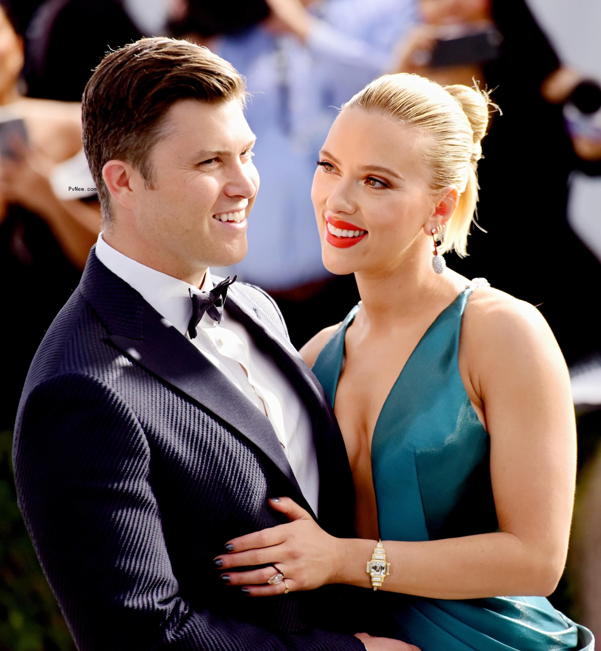Colin Jost and Scarlett Johansson on the red carpet