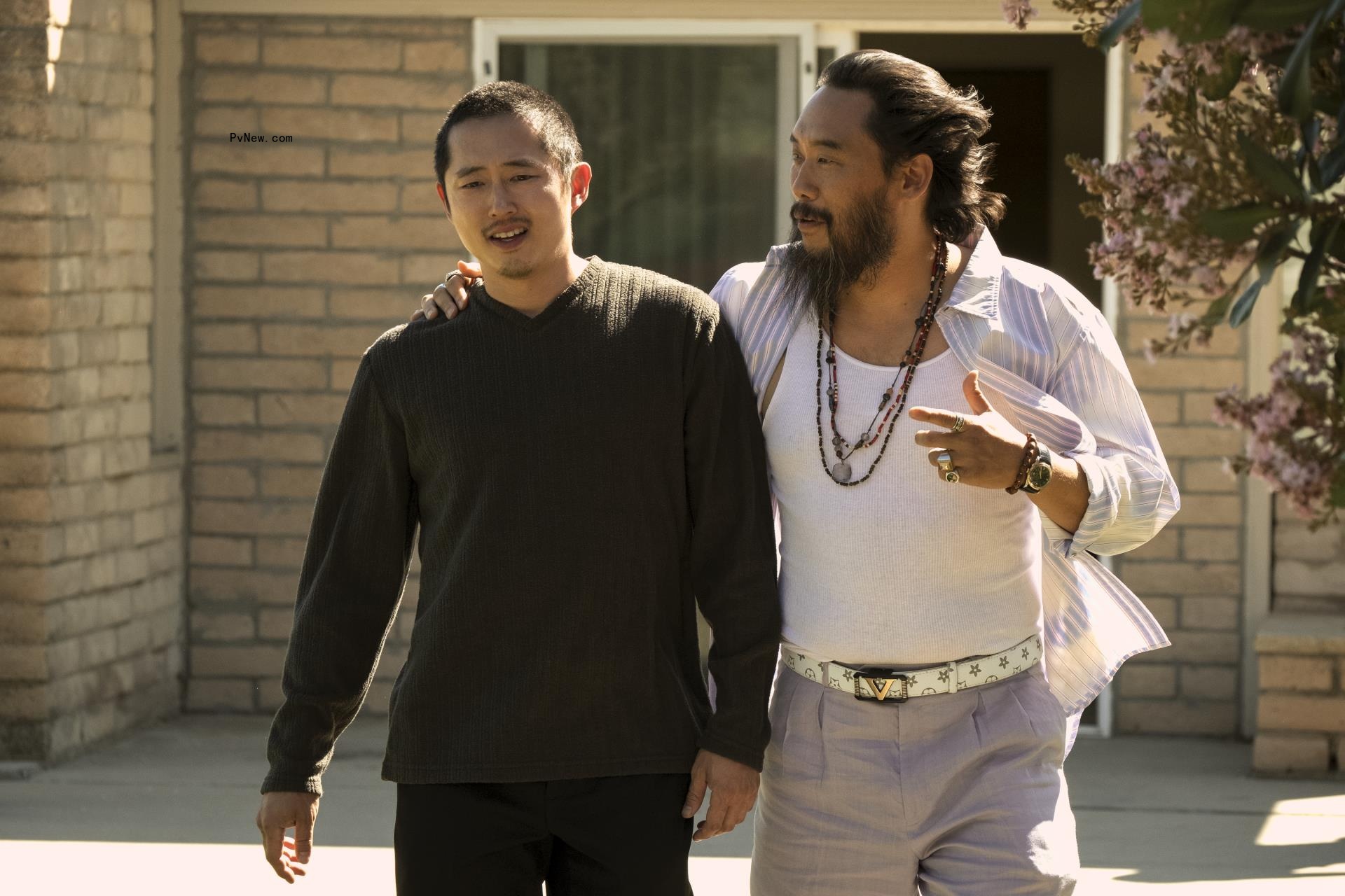 Steven Yeun as Danny, David Choe as Isaac in 