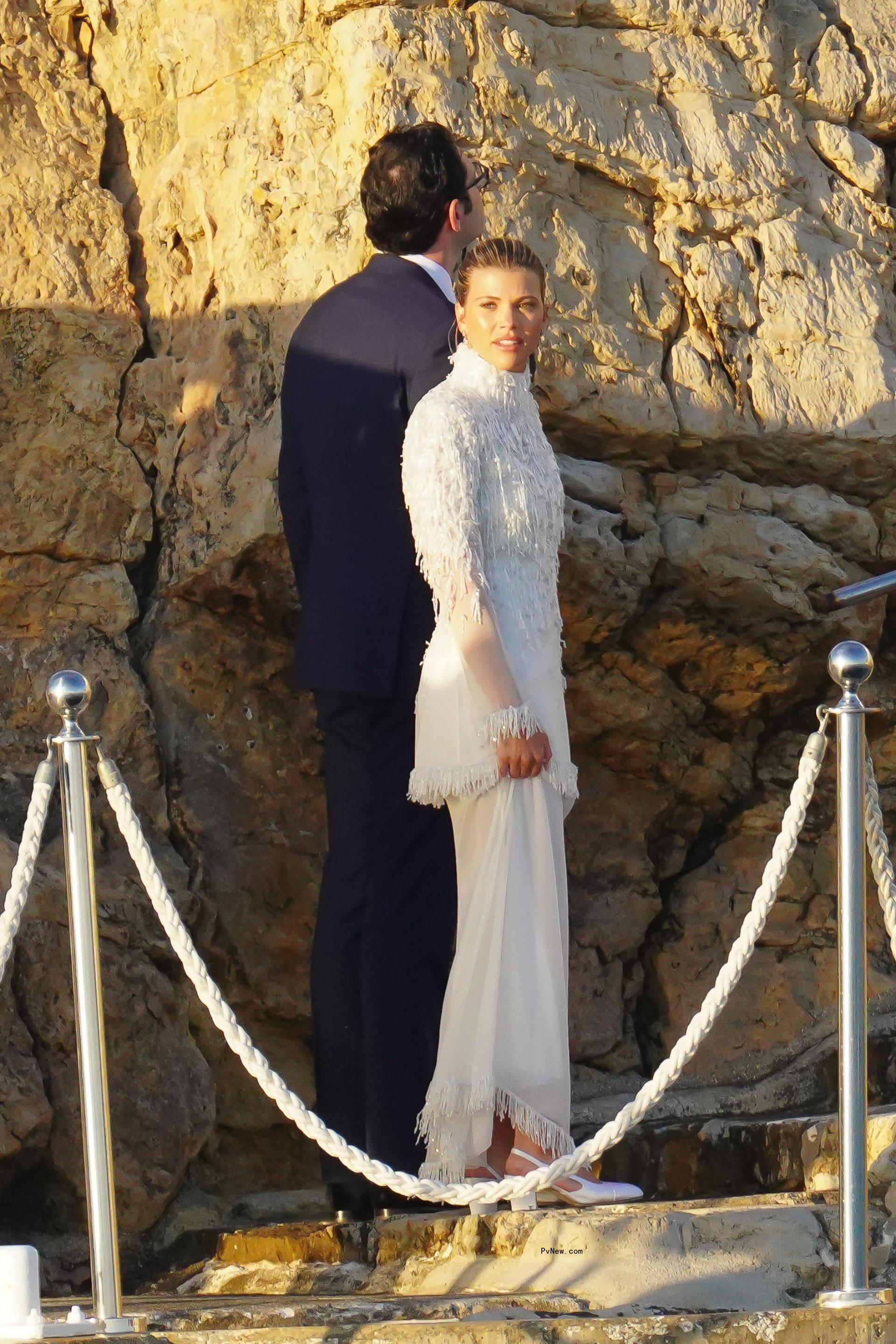 Sofia Richie walking with Elliot Grainge