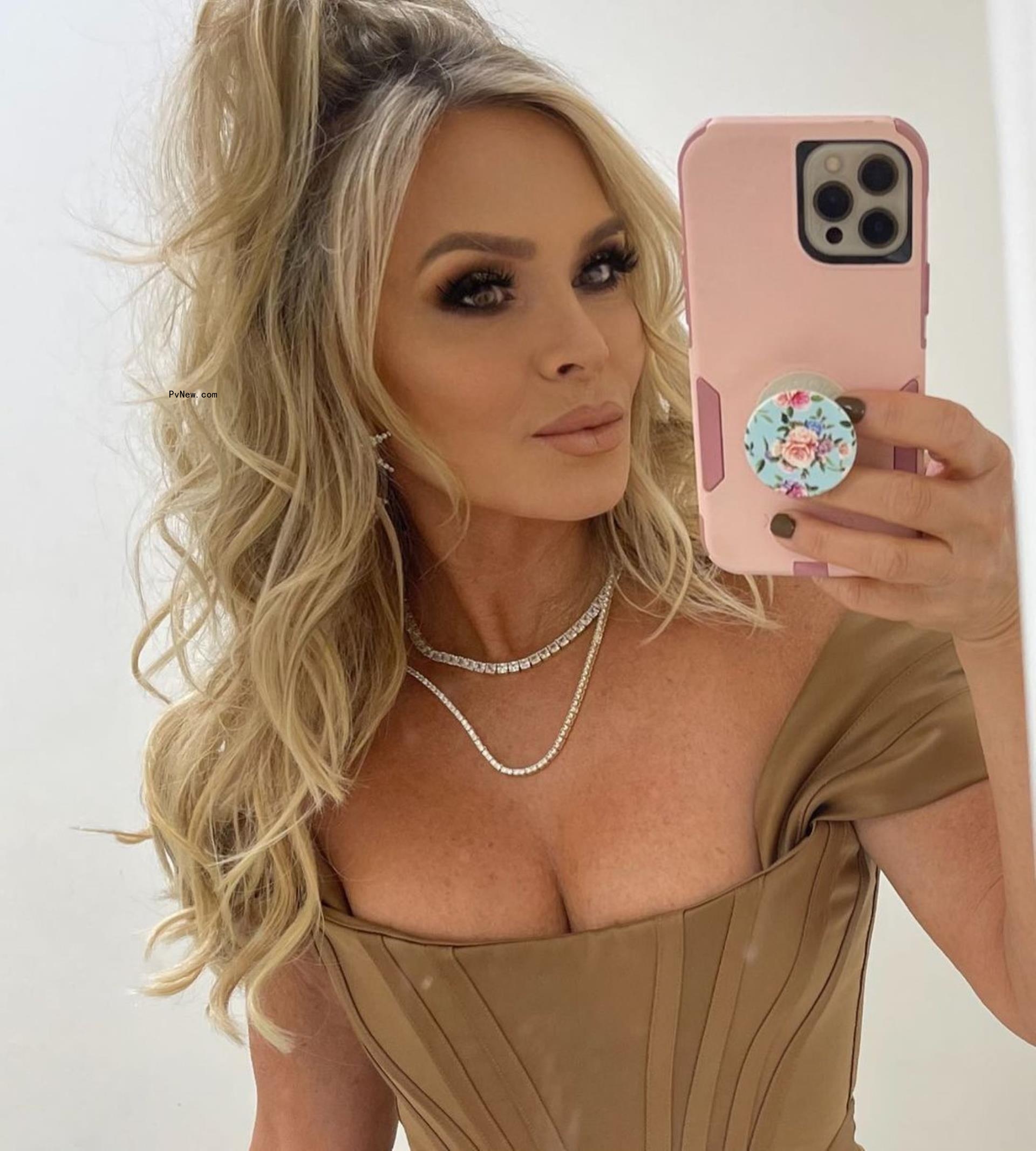 A mirror selfie of Tamra Judge