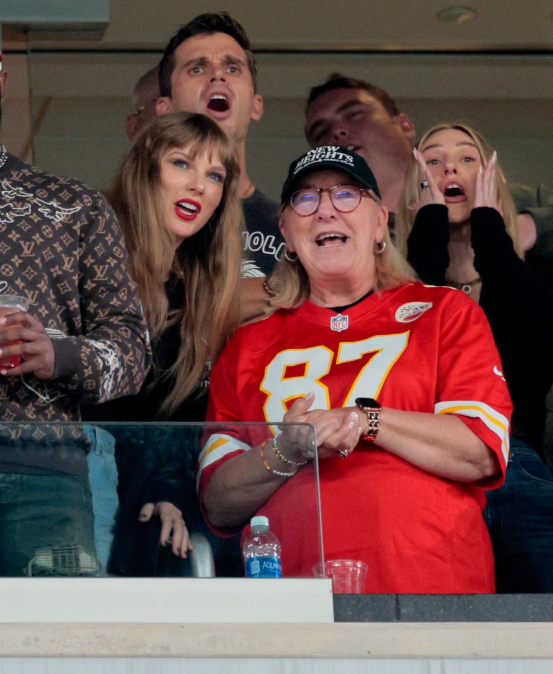 taylor swift and do<i></i>nna kelce