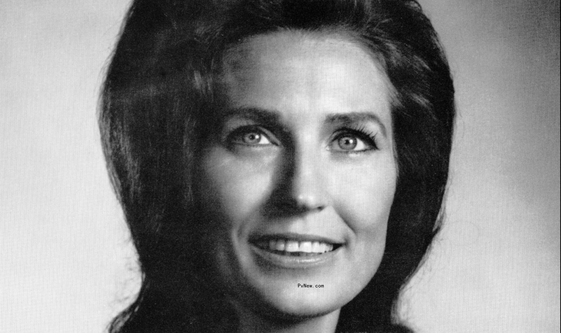 Loretta Lynn’s 15 Greatest Songs, From ‘Ho<i></i>nky Tonk Girl’ to ‘The Pill’ to Her Jack White Collaboration