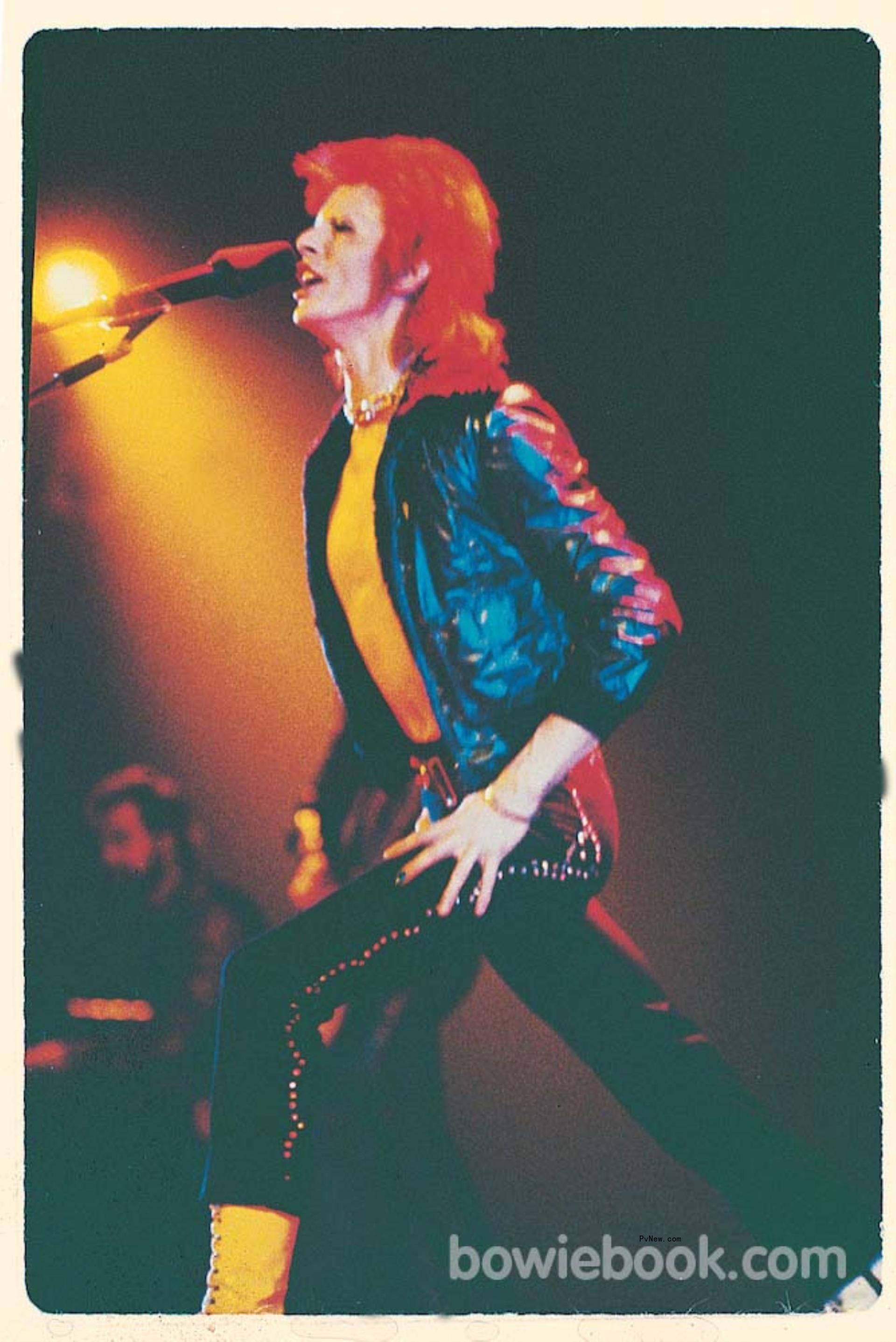 David Bowie ‘Moo<i></i>nage Daydream’ Massive Photo Book to Be Released in Anniversary Edition