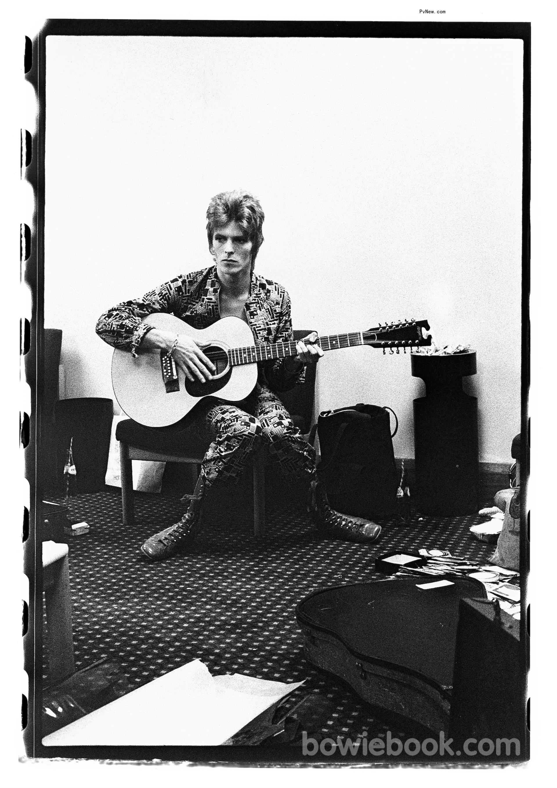 David Bowie ‘Moo<i></i>nage Daydream’ Massive Photo Book to Be Released in Anniversary Edition