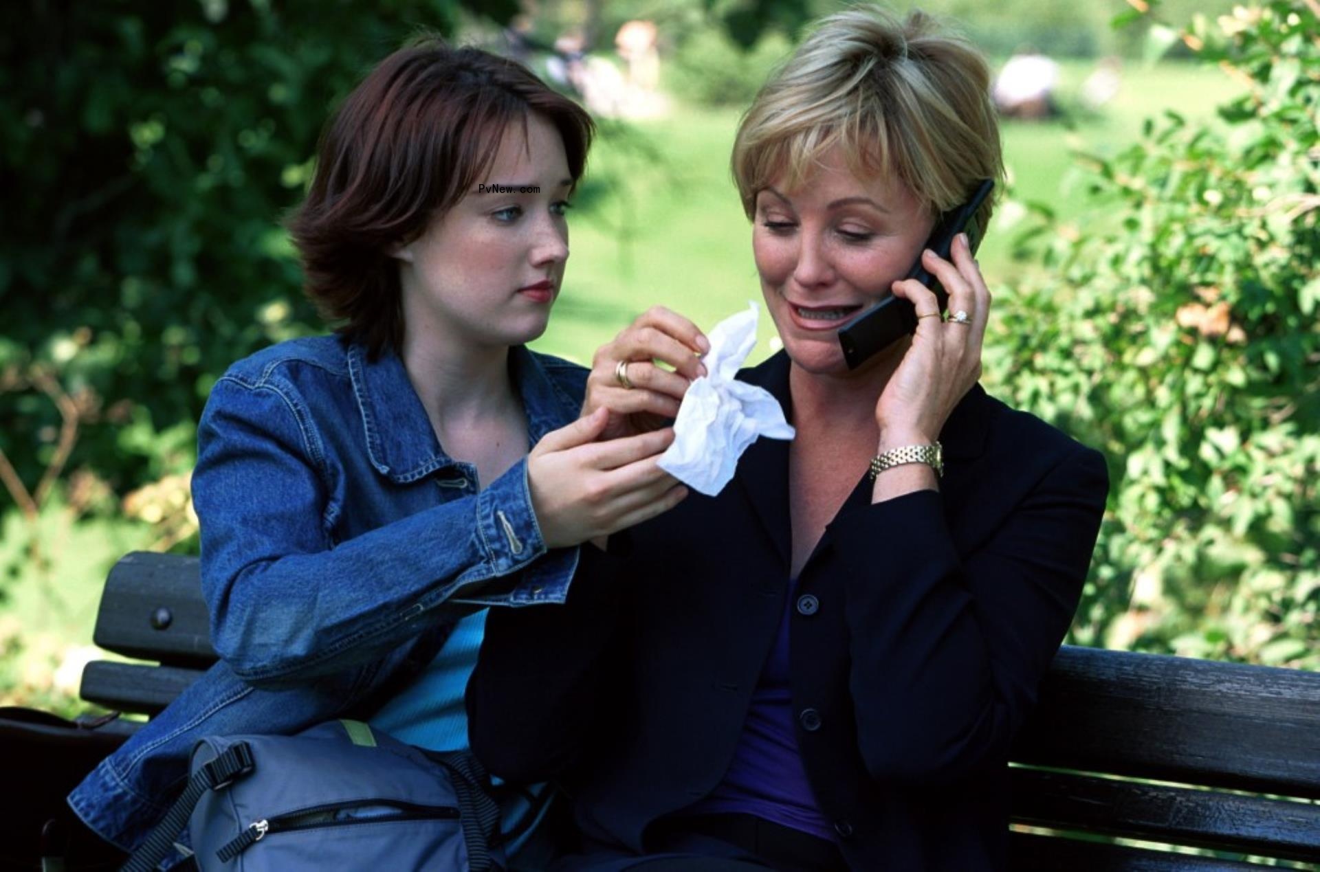 Ashley Johnson, Joanna Kerns 