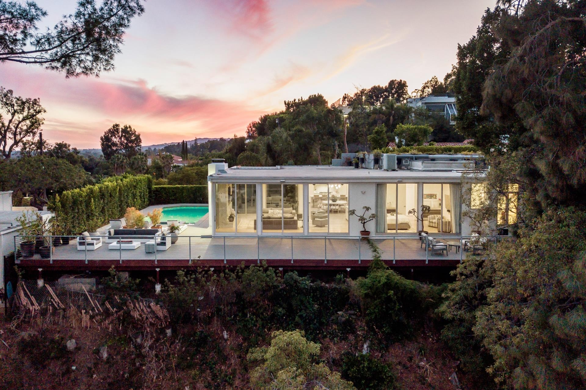 Young Stars Play Real Estate Game With Big Gains