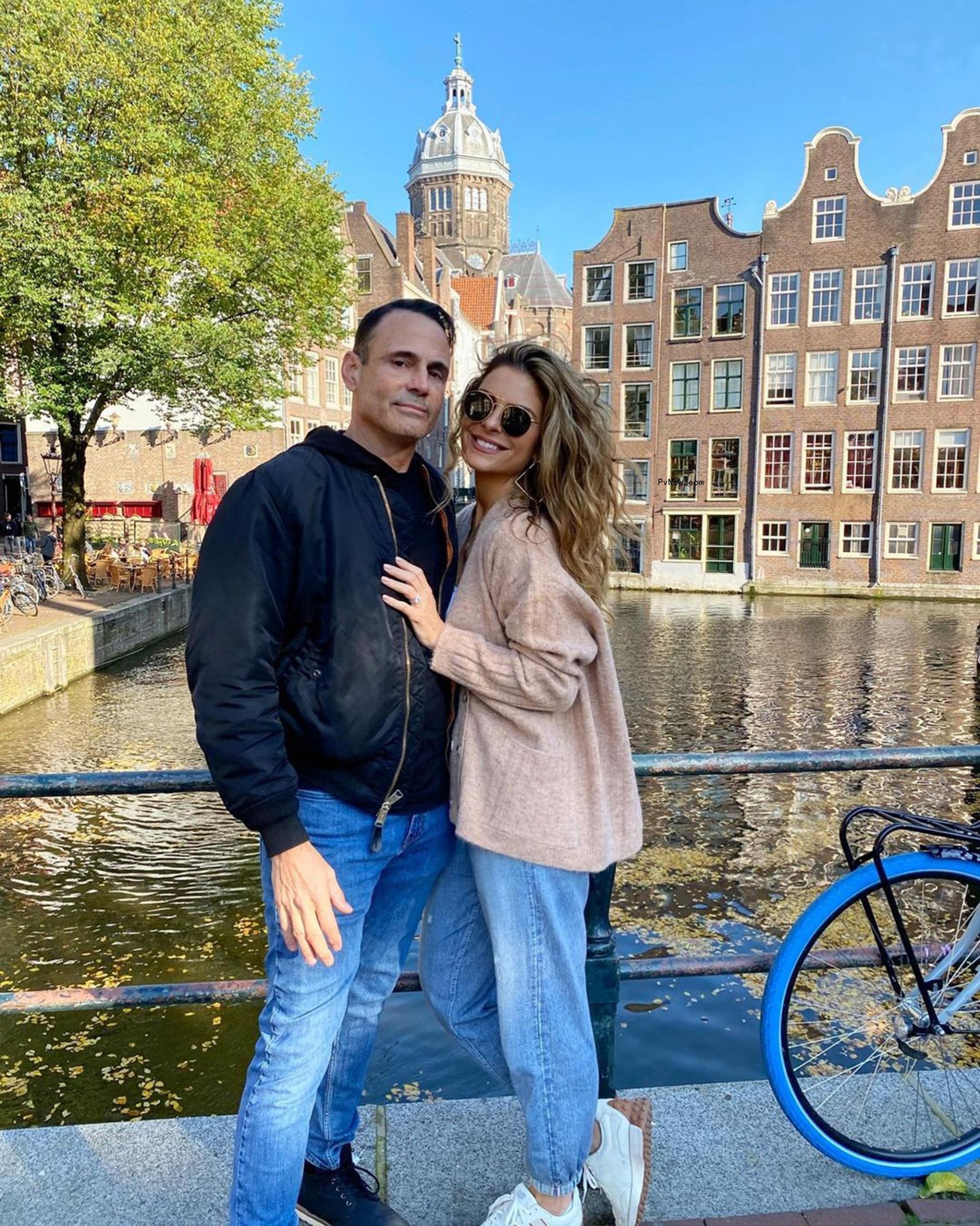 Maria Menounos and Keven Undergaro pose outdoors