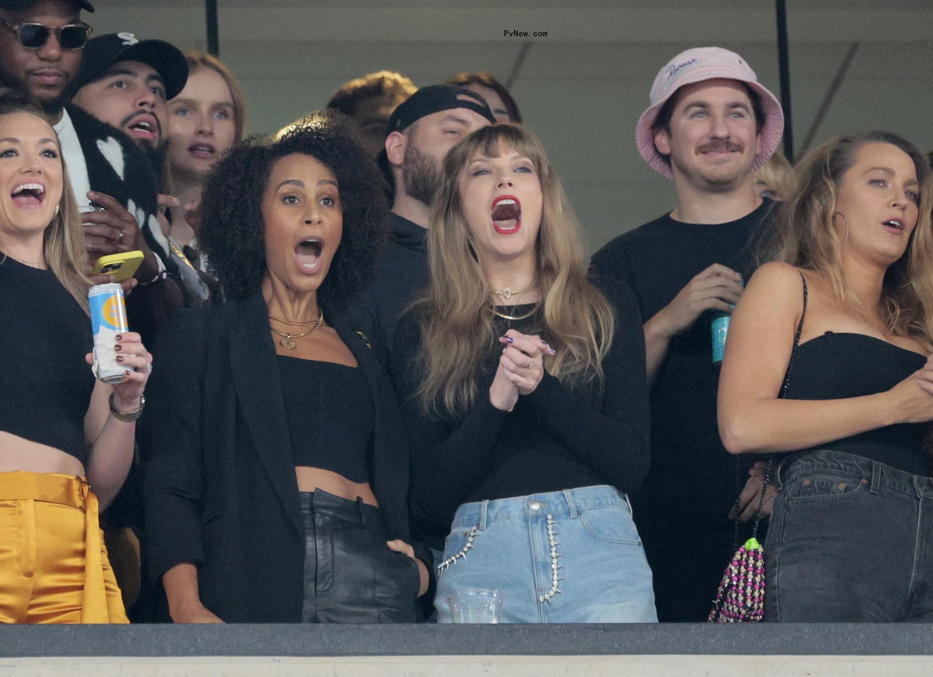 Taylor Swift cheering for Travis Kelce