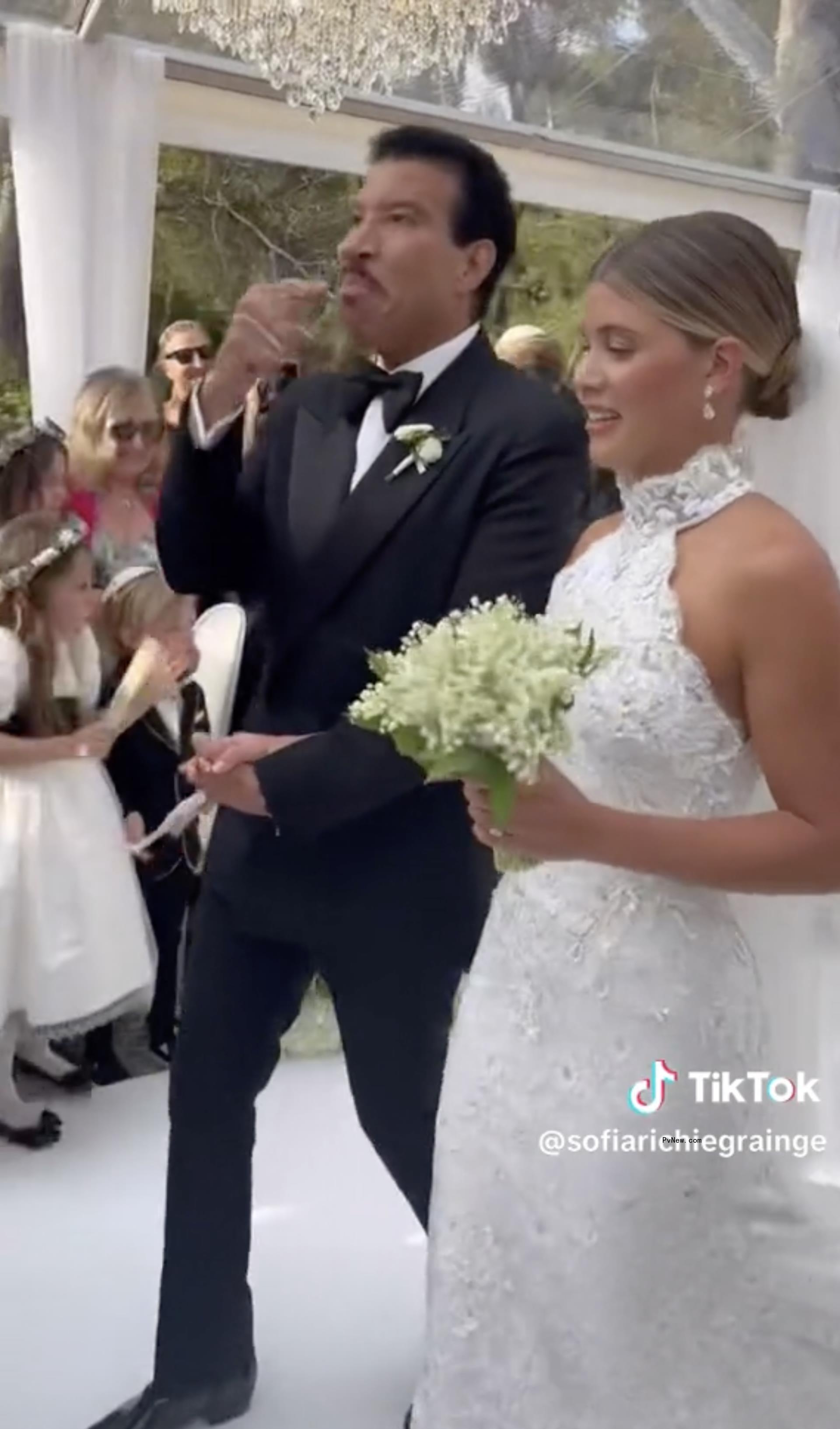 Lio<i></i>nel Richie walks Sofia Richie down the aisle