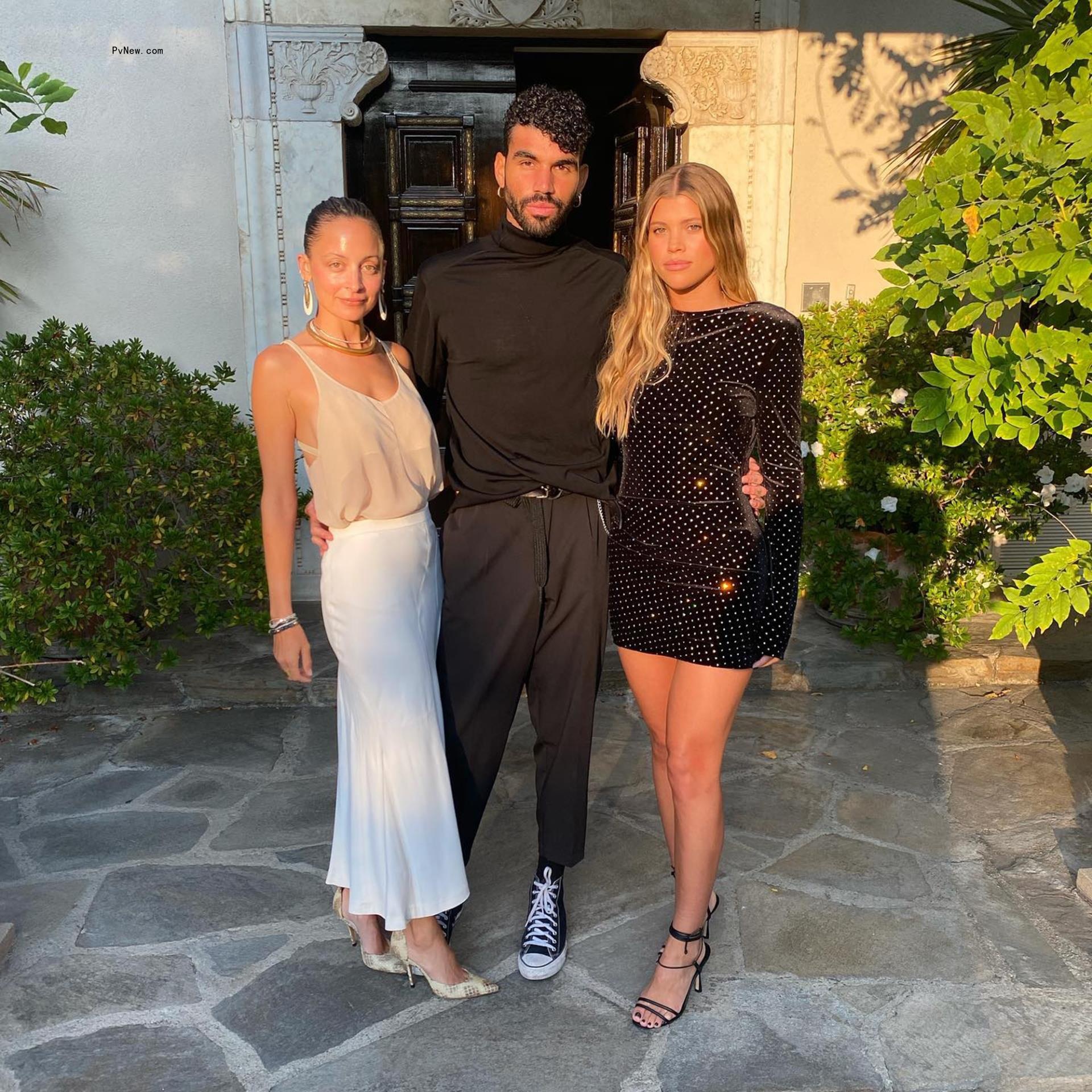 Sofia Richie, Miles Richie and Nicole Richie take group pic