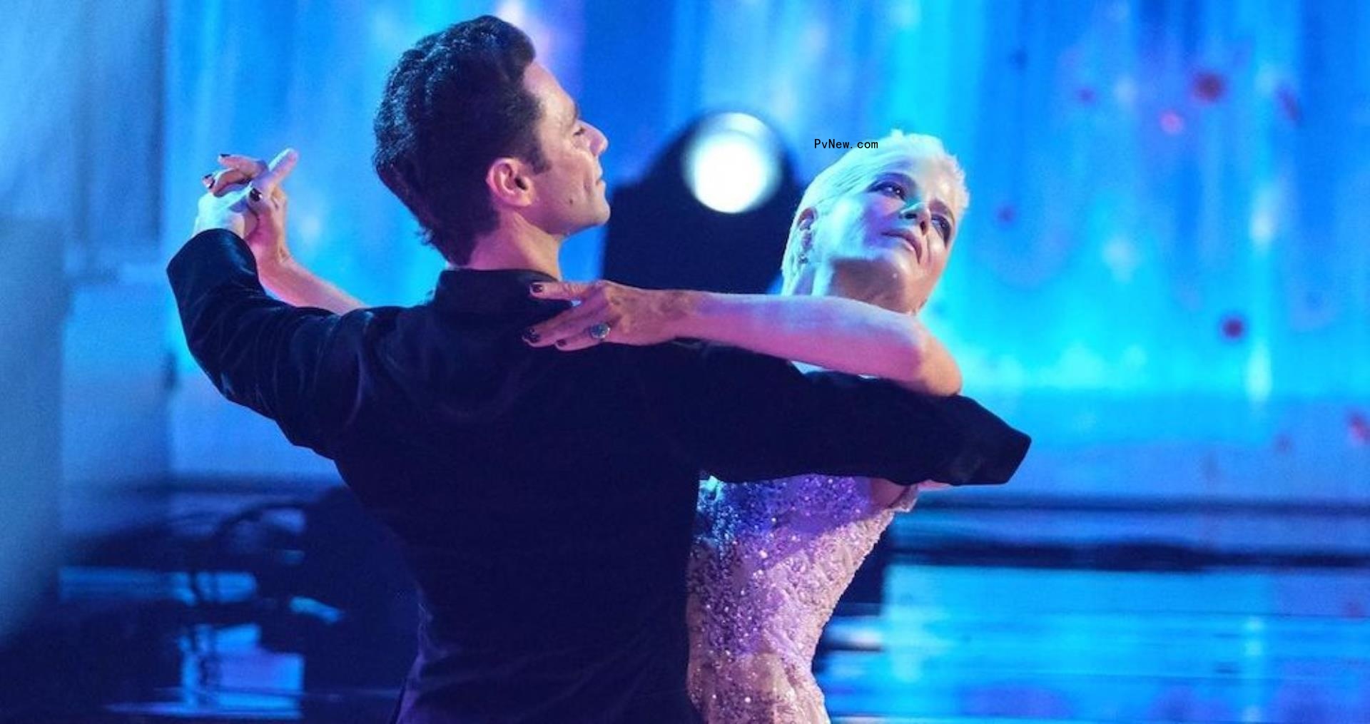 Selma Blair Chokes Back Tears After ‘Dancing With the Stars’ Exit Due to Health Concerns: ‘My Heart Is Broken’