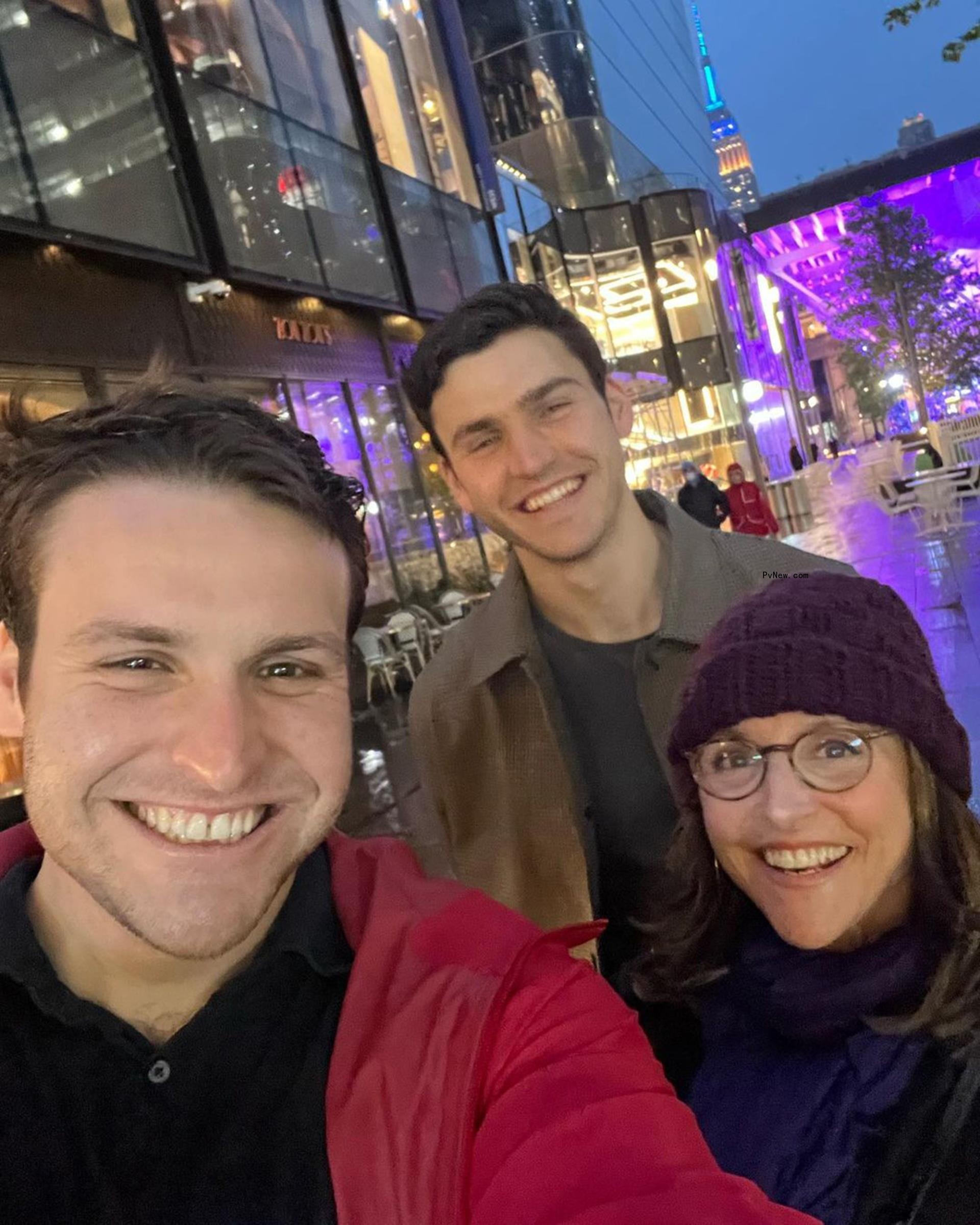 Julia Louis-Dreyfus takes selfie with sons