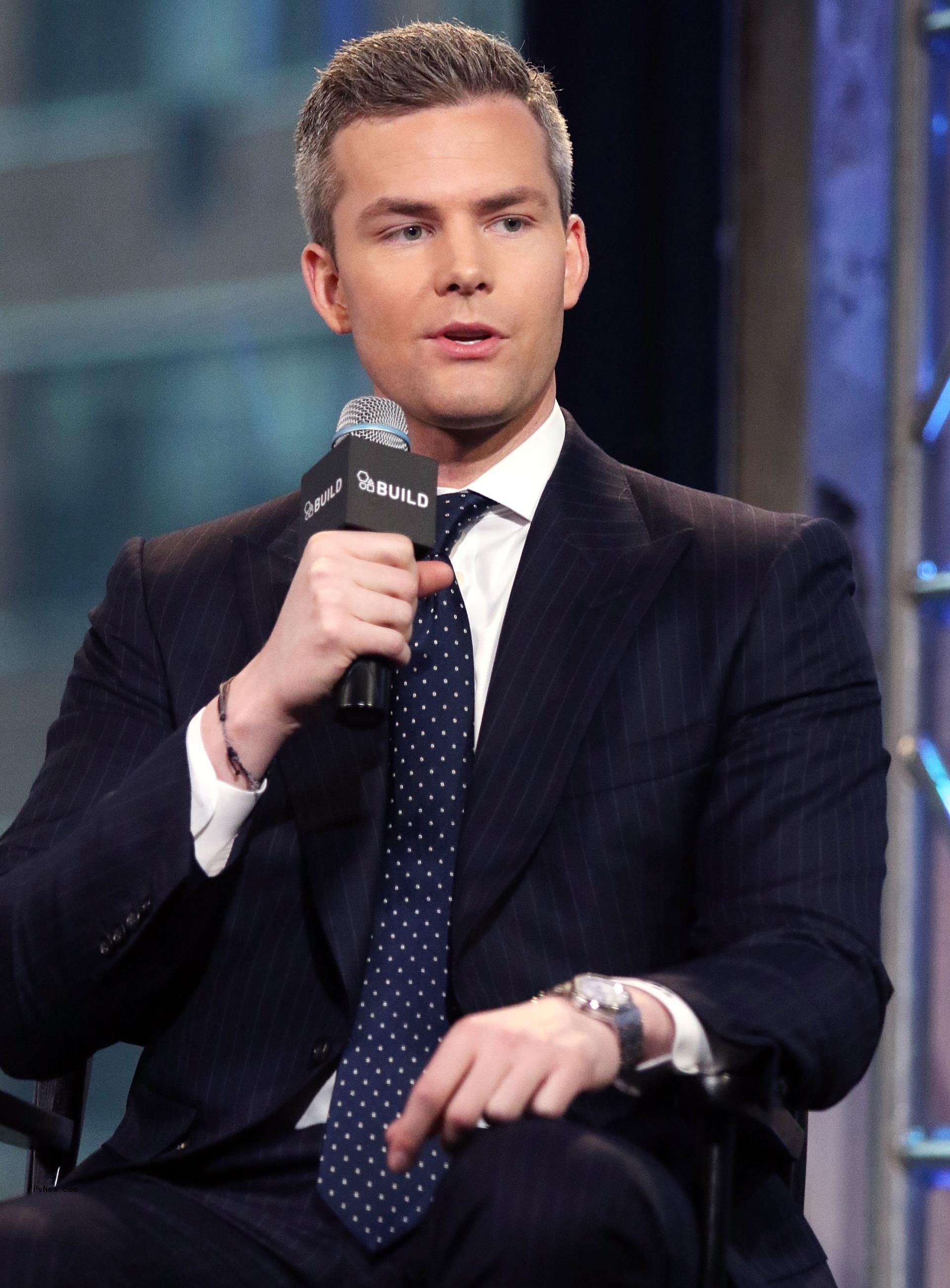 Ryan Serhant talking into a microphone