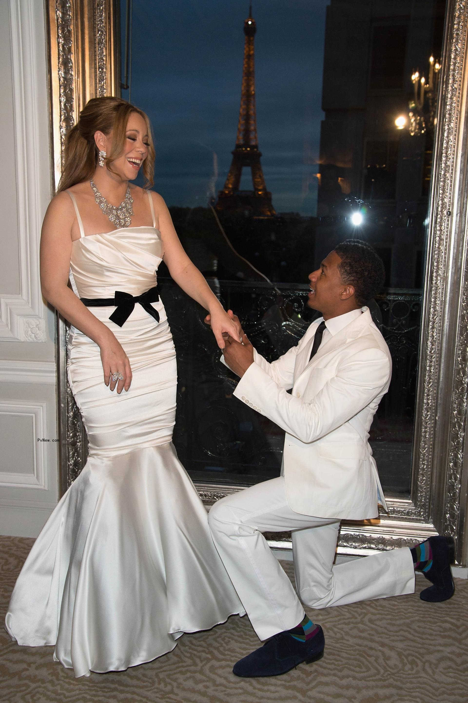 Nick Cannon replays Mariah Carey proposal in white