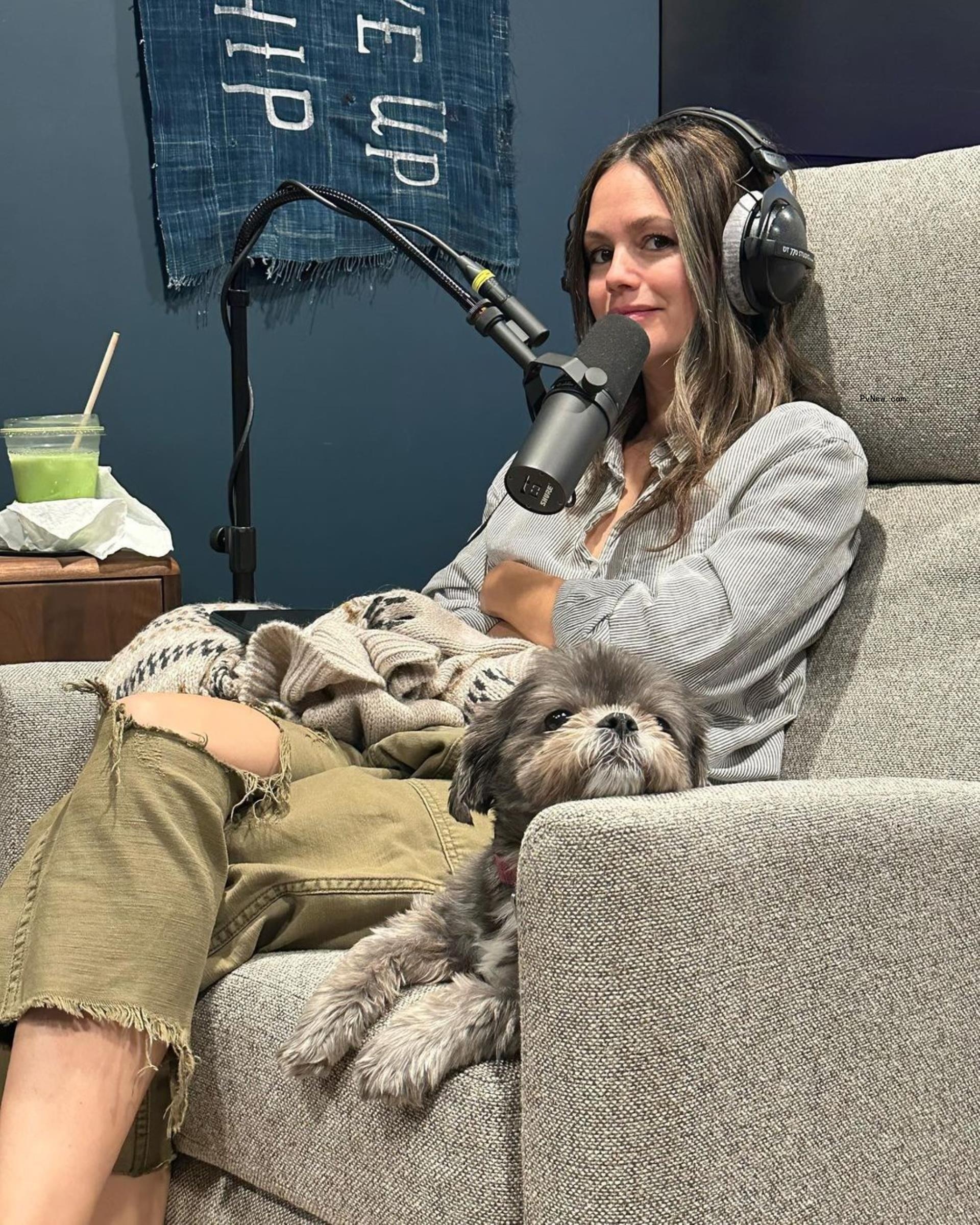 Rachel Bilson talking