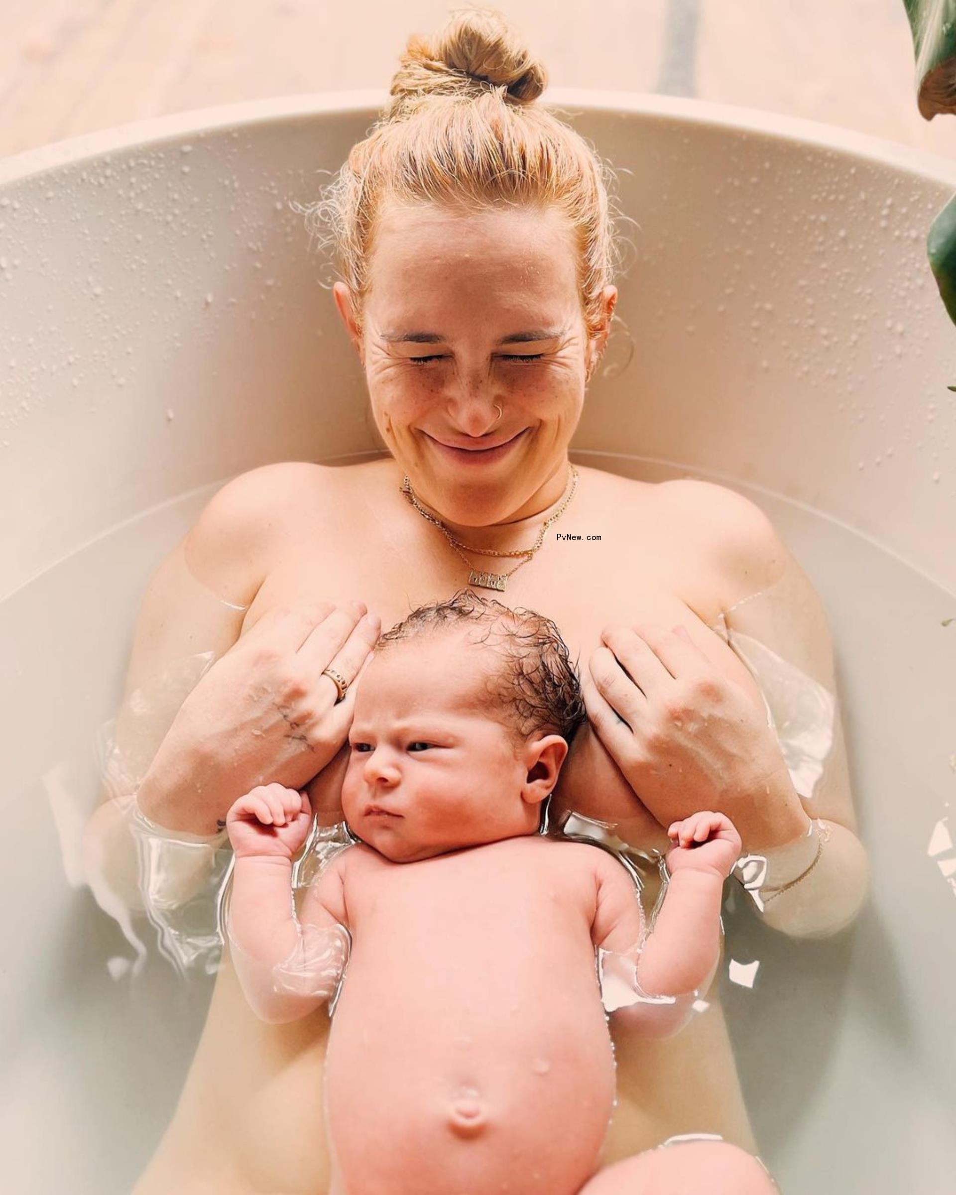 Rumer Willis and daughter