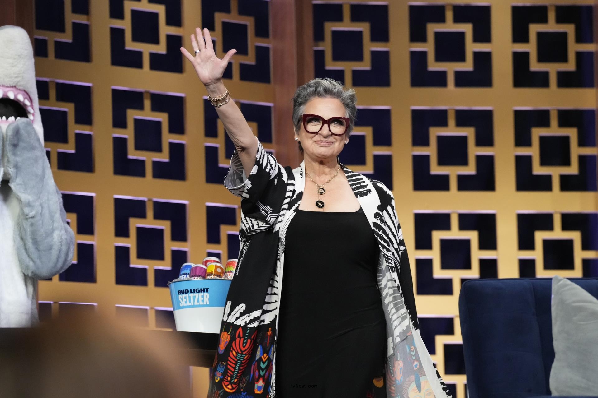 Caroline Manzo waving on stage at BravoCon