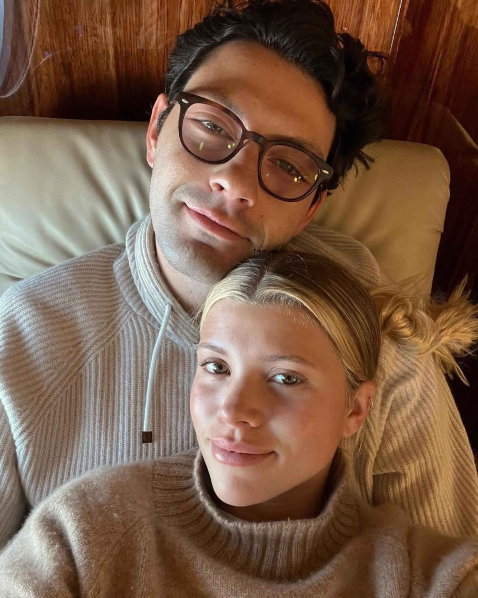 Elliot Grainge cuddling with Sofia Richie.