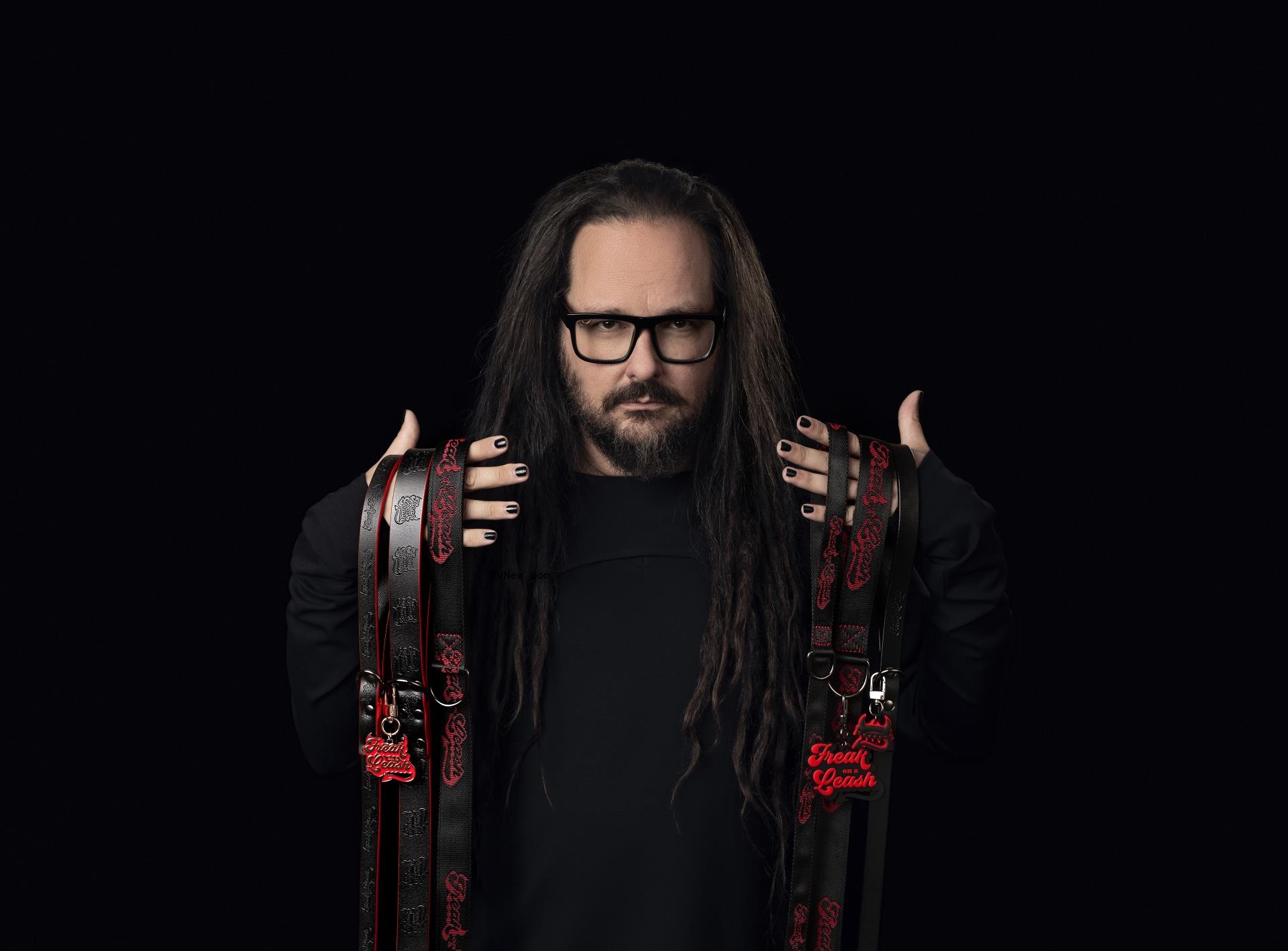 Korn’s Jo<i></i>nathan Davis Talks Freak on a Leash, His New Horror- and Rock-Themed Line of Pet Products