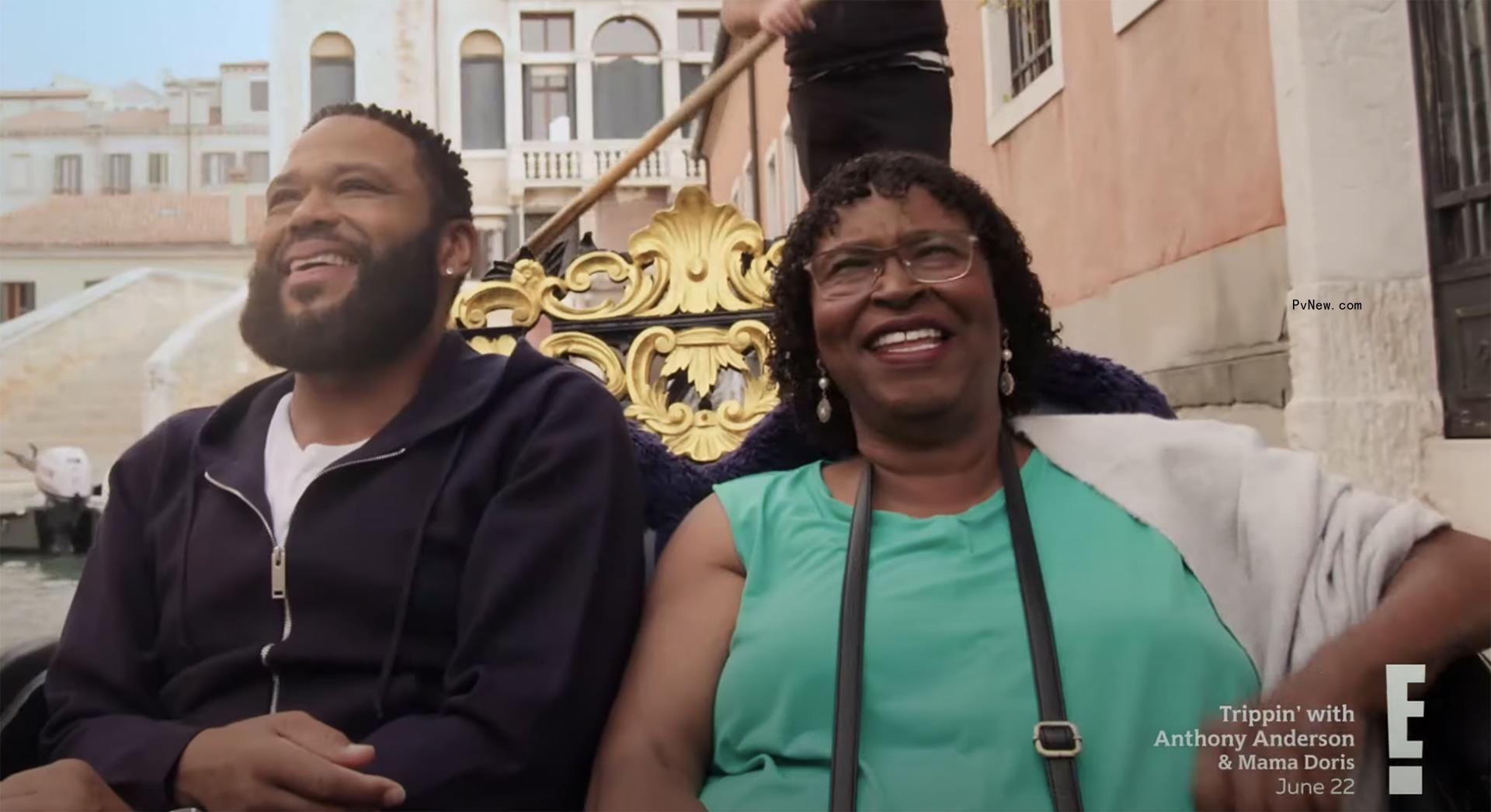 Anthony Anderson and his mother on a go<i></i>ndola ride in Europe