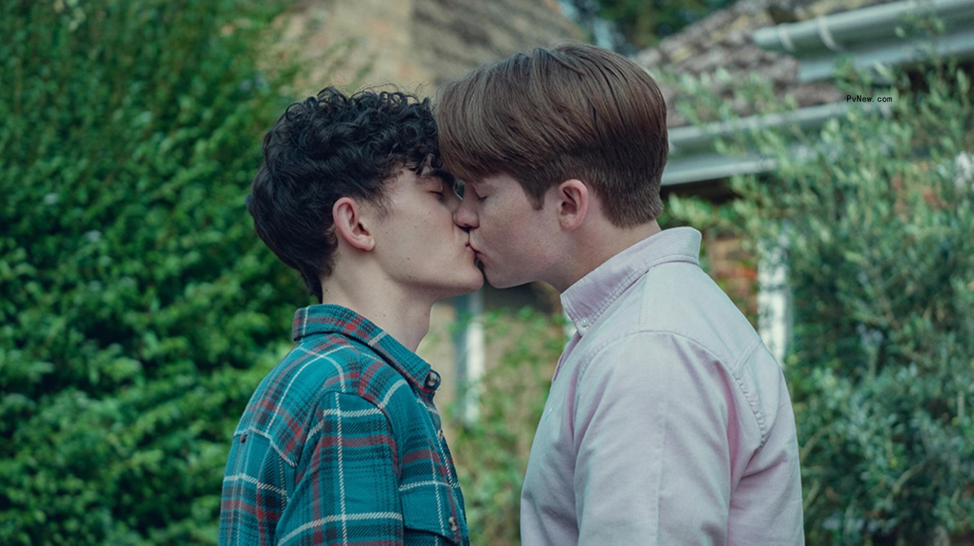 ‘Heartstopper’ Season 2 Trailer Shows Charlie and Nick Taking Their Love Story to Paris