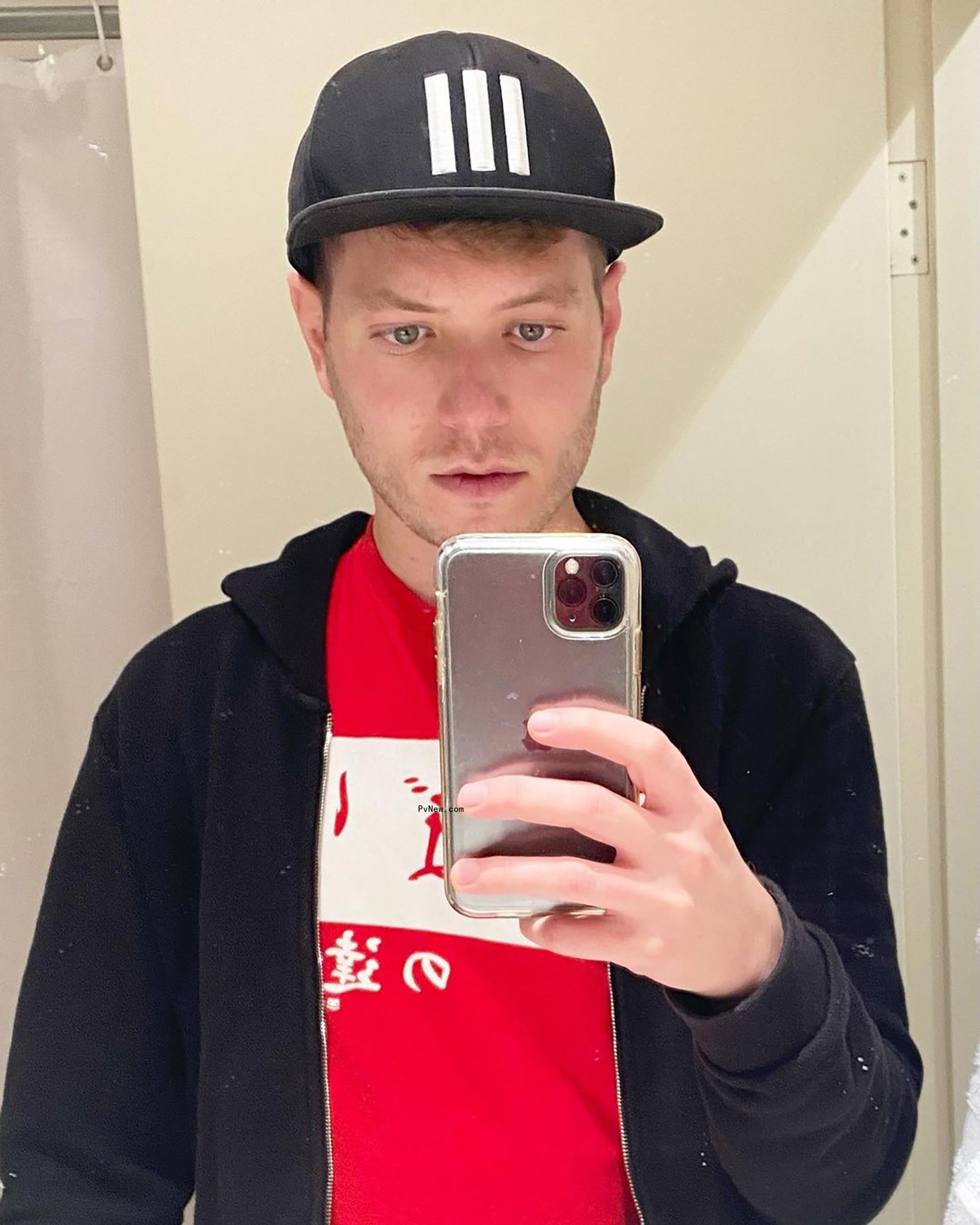 Yair Netanyahu taking a mirror selfie.