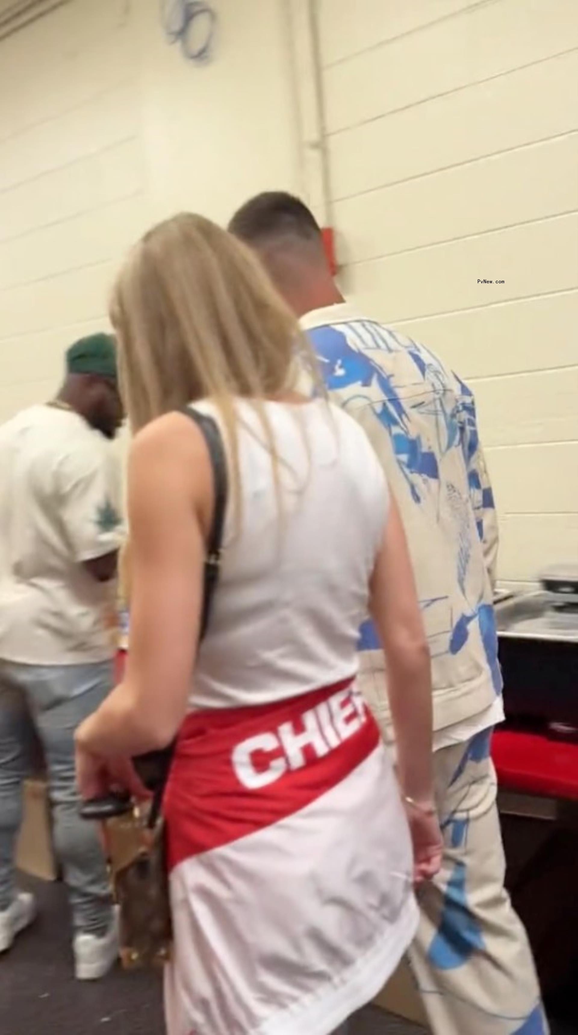 A photo of Taylor Swift and Travis Kelce