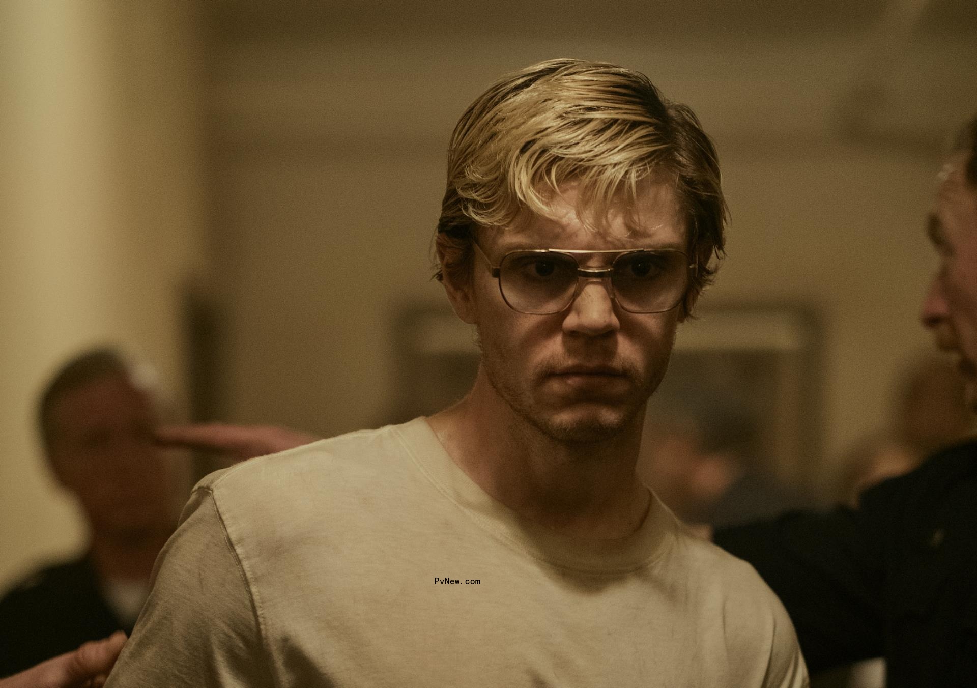eBay Bans Jeffrey Dahmer Costumes After Listings Surge Due to Netflix‘s ’Monster’: You Can‘t Sell Items That ’Promote or Glorify Violence’