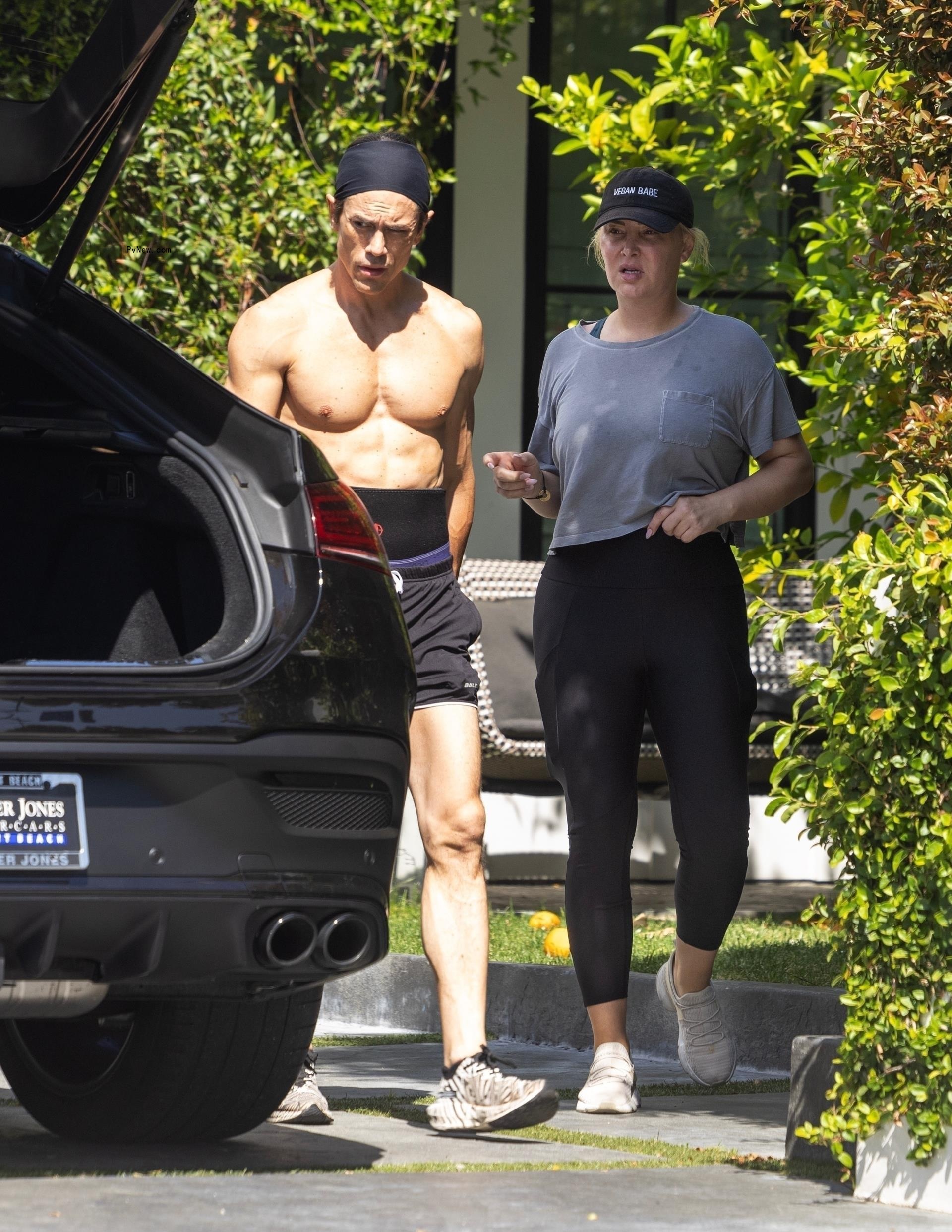 Tom Sandoval and Billie Lee walking outside