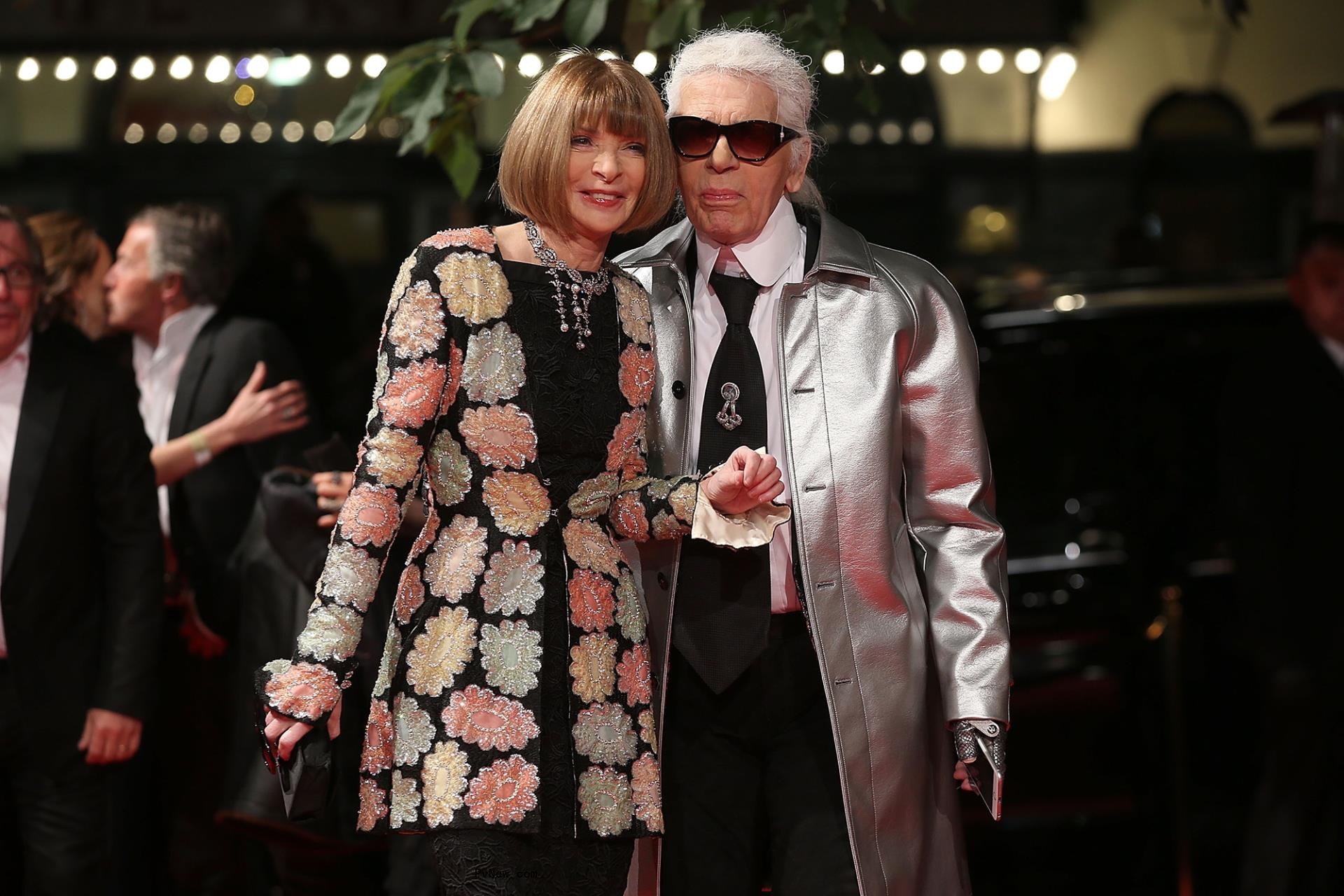 Anna Wintour posing with Karl Lagerfeld