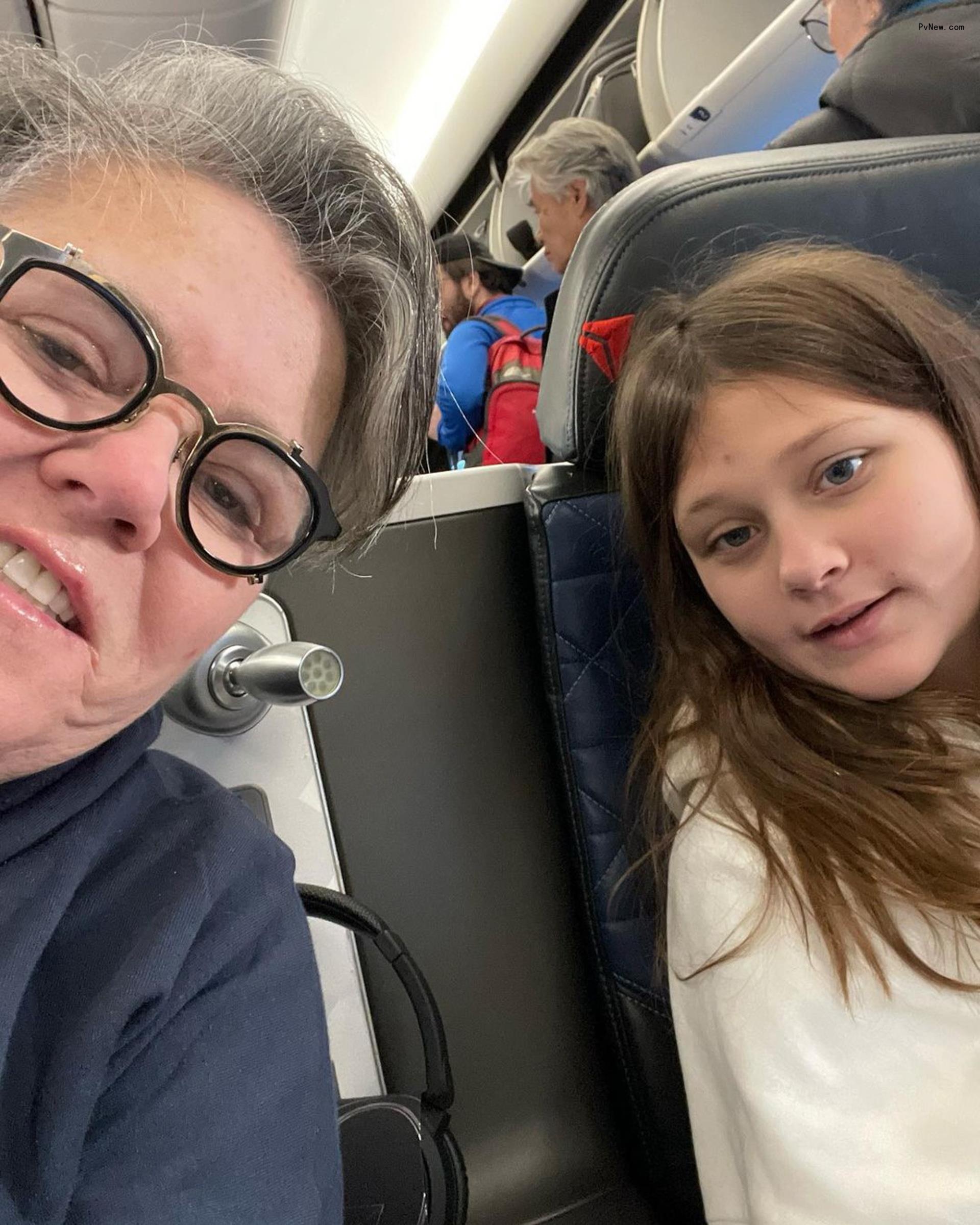Rosie O'Do<i></i>nnell and her youngest daughter, Dakota, on a plane.