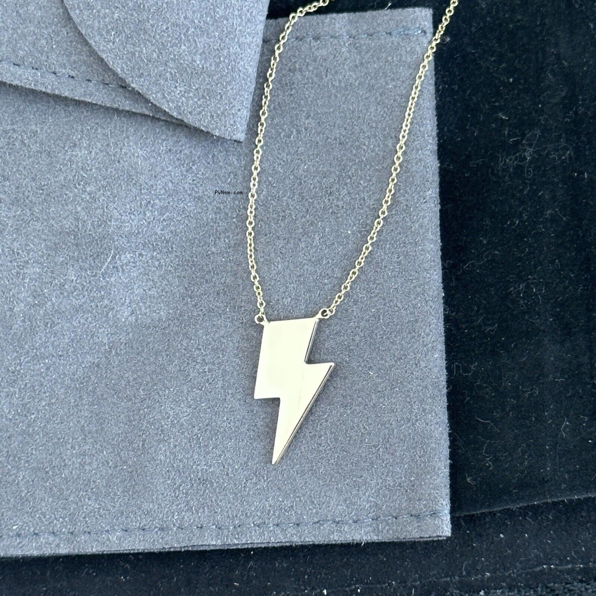 Raquel Leviss' lightning bolt necklace