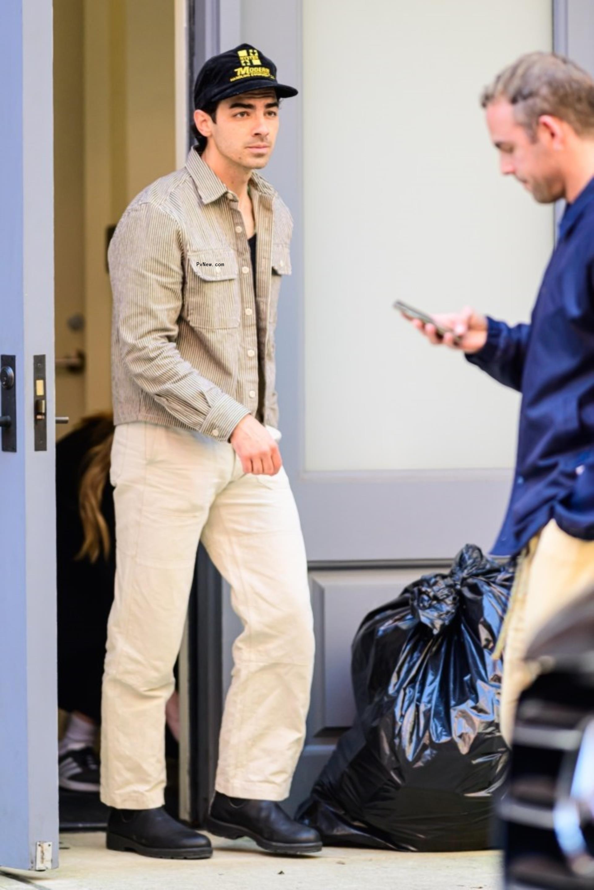 joe jo<i></i>nas carrying his daughter as sophie turner strolls next to them