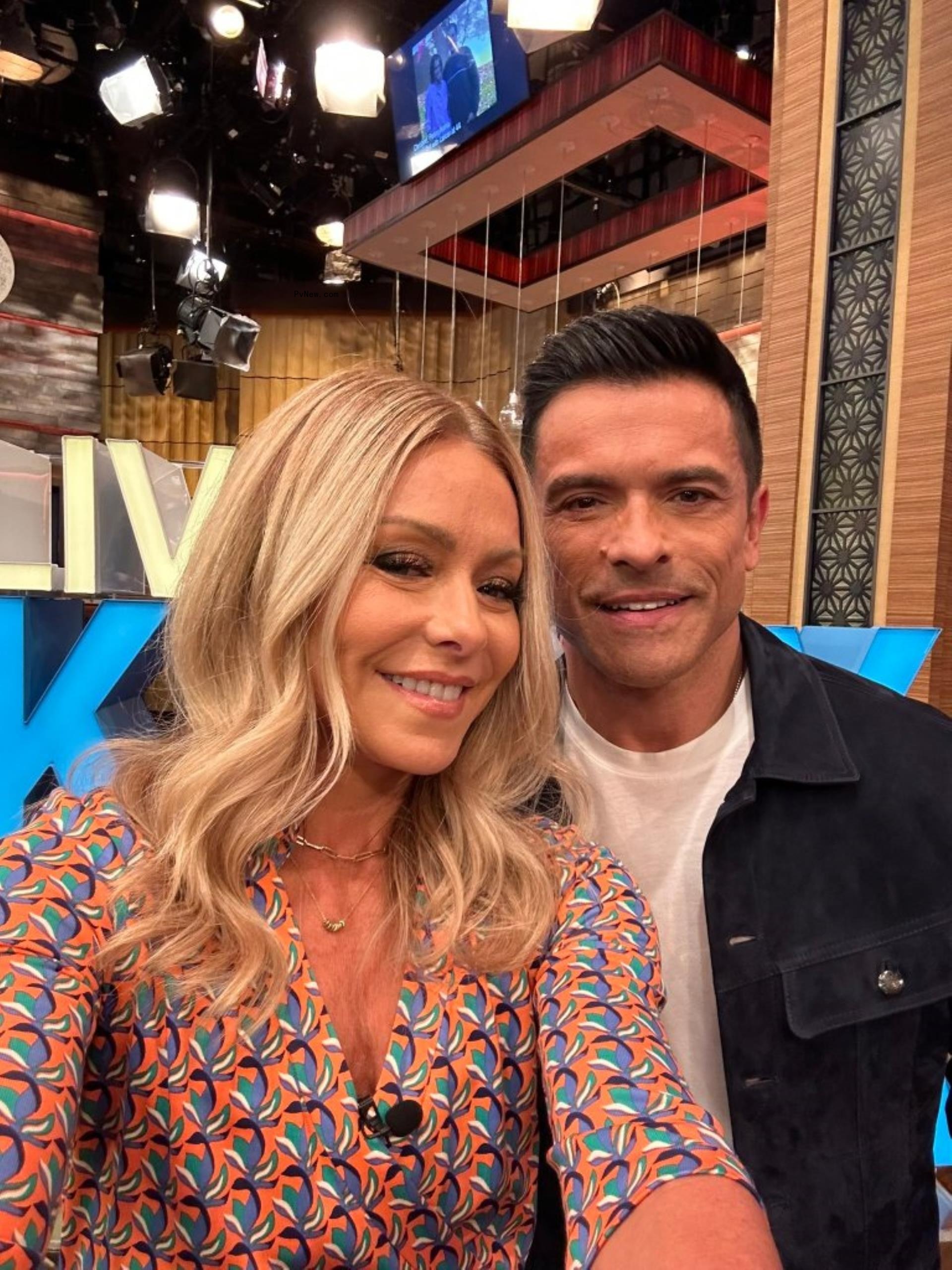 Mark Co<i></i>nsuelos and Kelly Ripa on